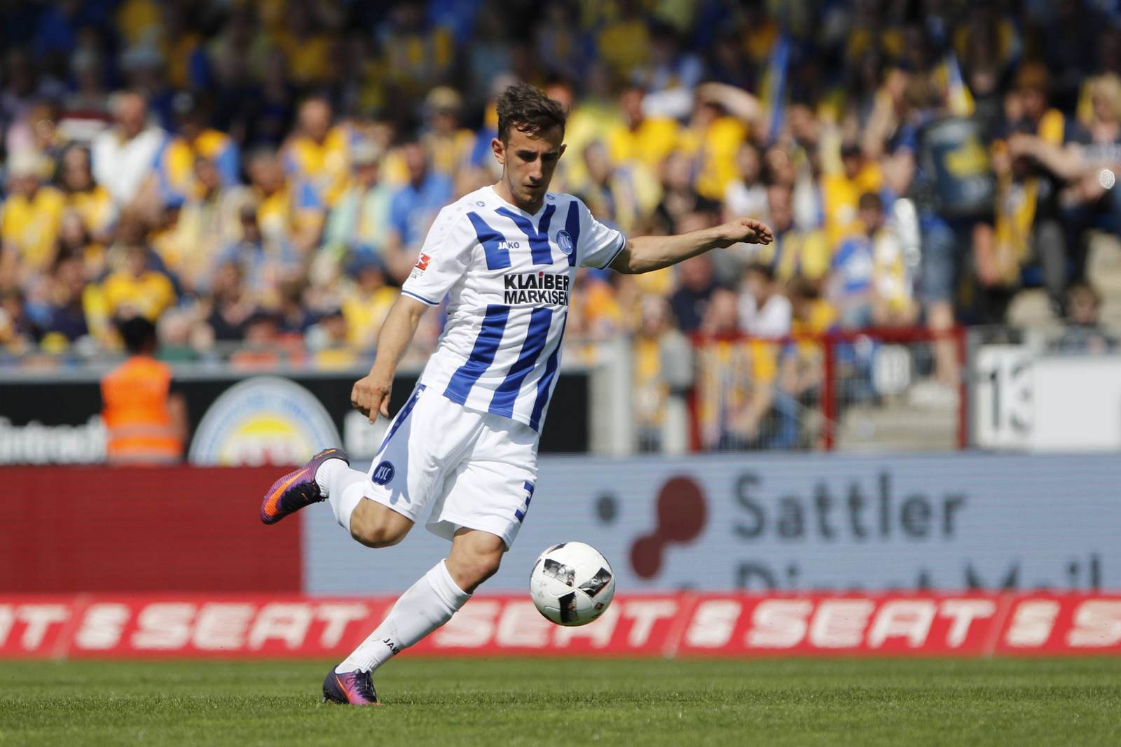 severin buchta, karlsruher sc, 2. bundesliga Severin Buchta im Trikot des KSC