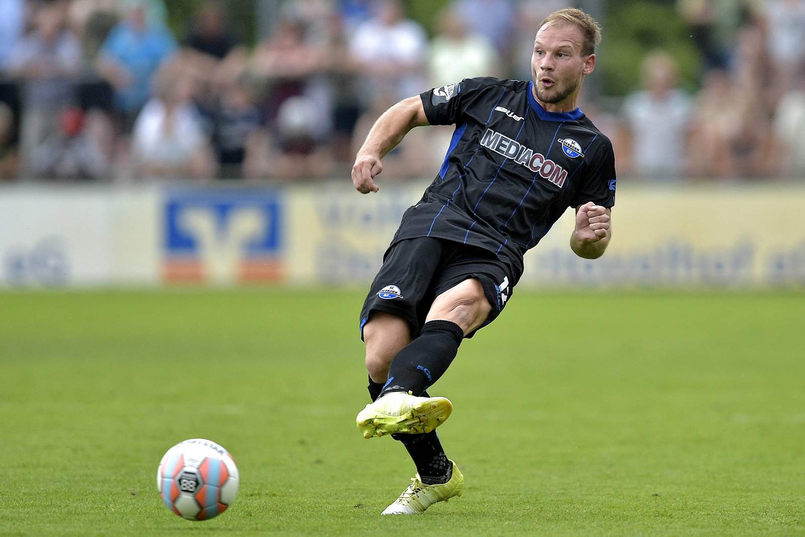 Herzenbruch Paderborn 3. Liga Felix Herzenbruch kommt als Ersatz von Thomas Bertels zum Zuge.