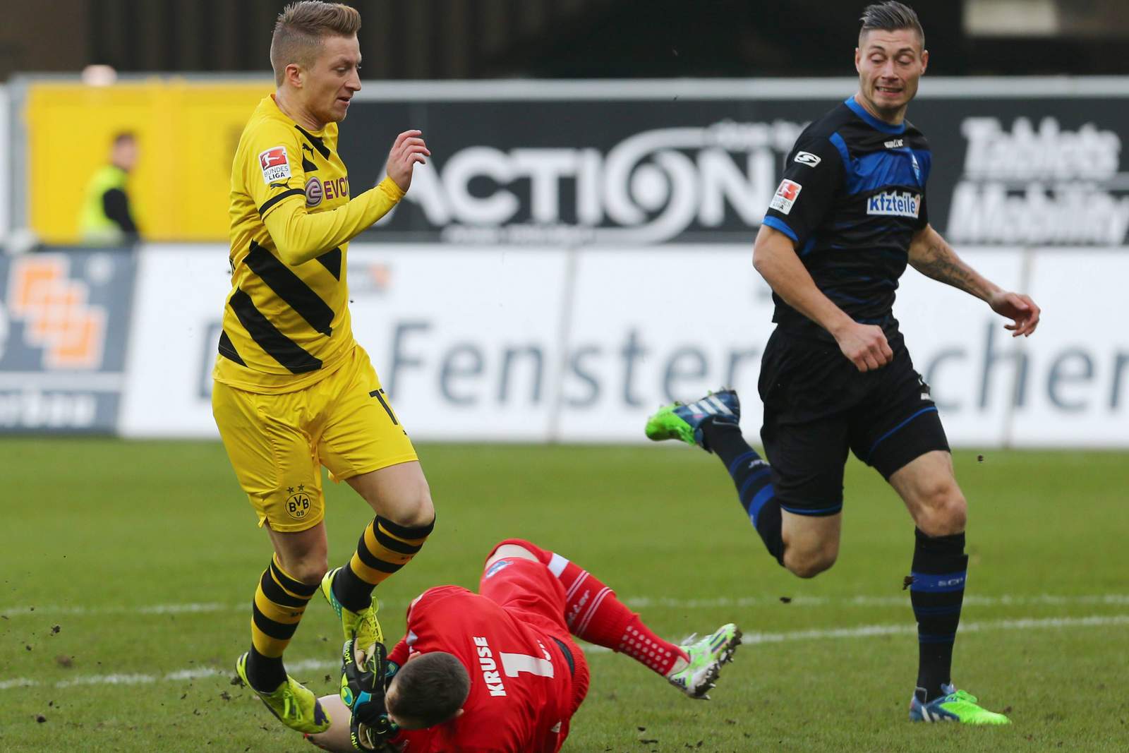 reus bvb kruse paderborn bundesliga Zweikampf zwischen Marco Reus und Lukas Kruse