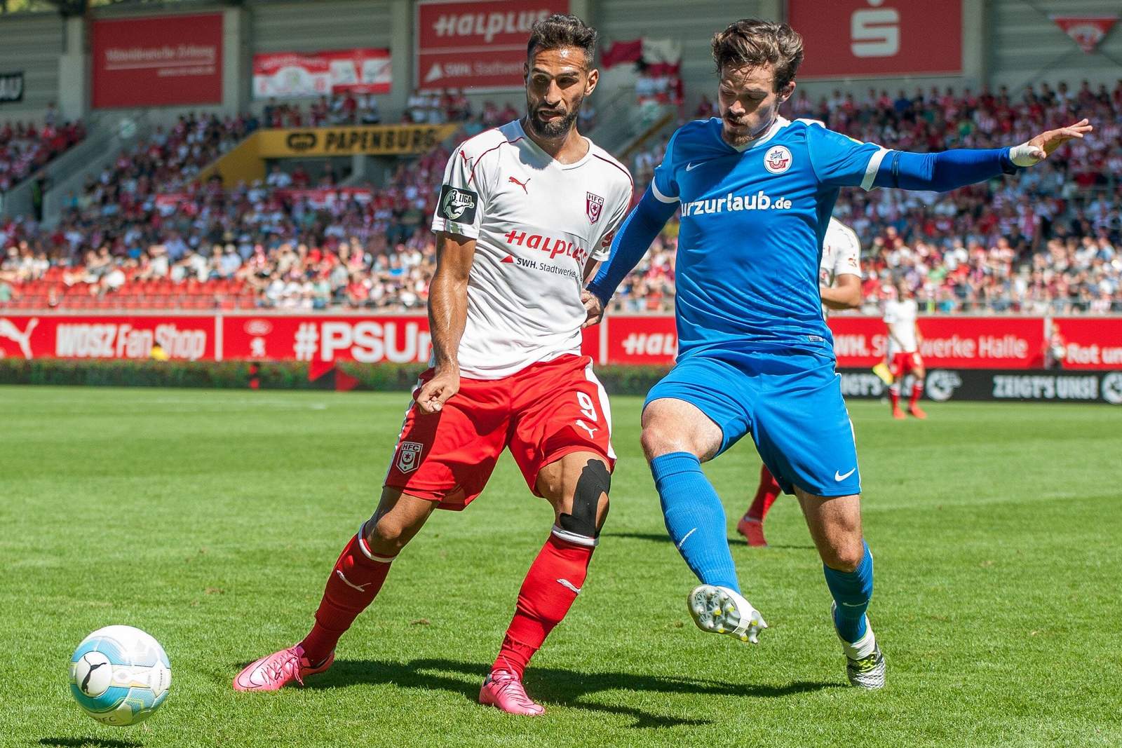 Erdmann Pintol Hansa Rostock Halle 3.Liga Benjamin Pintol im Zweikampf mit Dennis Erdmann. Jetzt auf Hansa Rostock gegen Halle wetten!