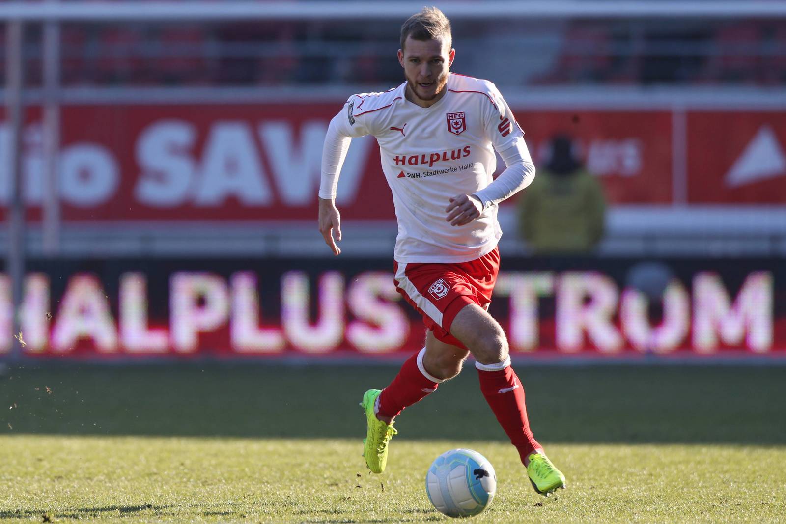 Baumgärtel Halle 3.Liga Fabian Baumgärtel vom Halleschen FC im Dribbling.