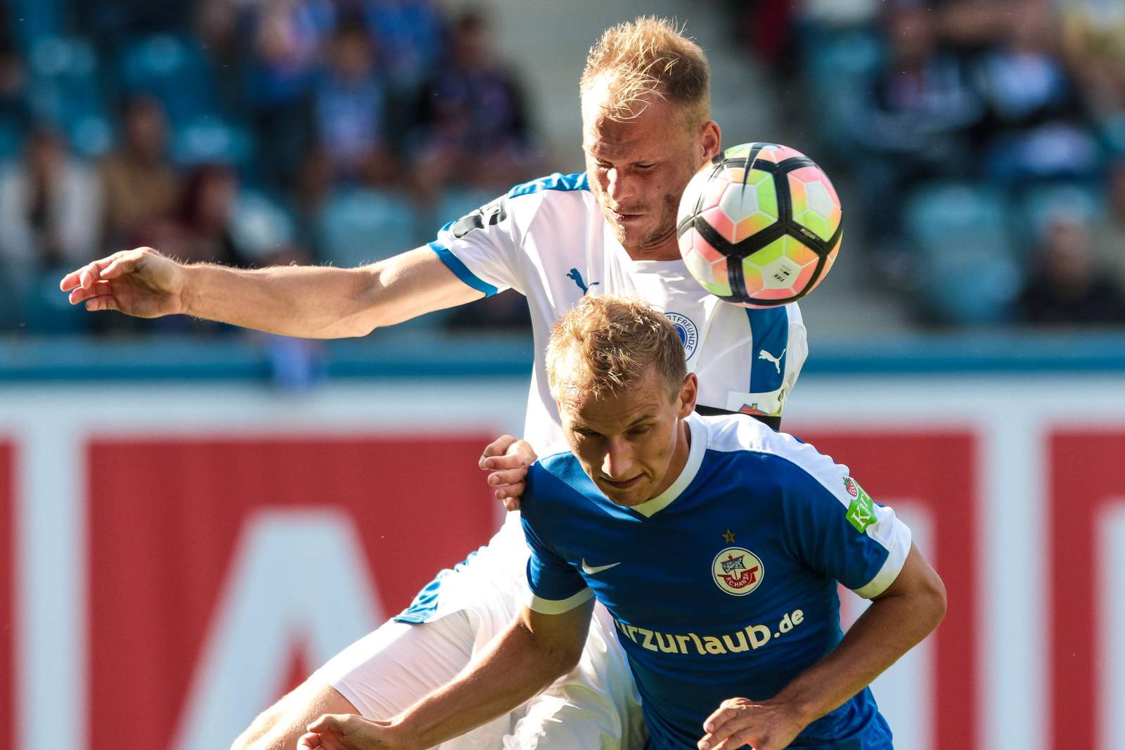 lotte rostock 3.liga dfb pokal bvb Gerrit Nauber (Lotte) und Stefan Wannenwetsch (Rostock) im Duell