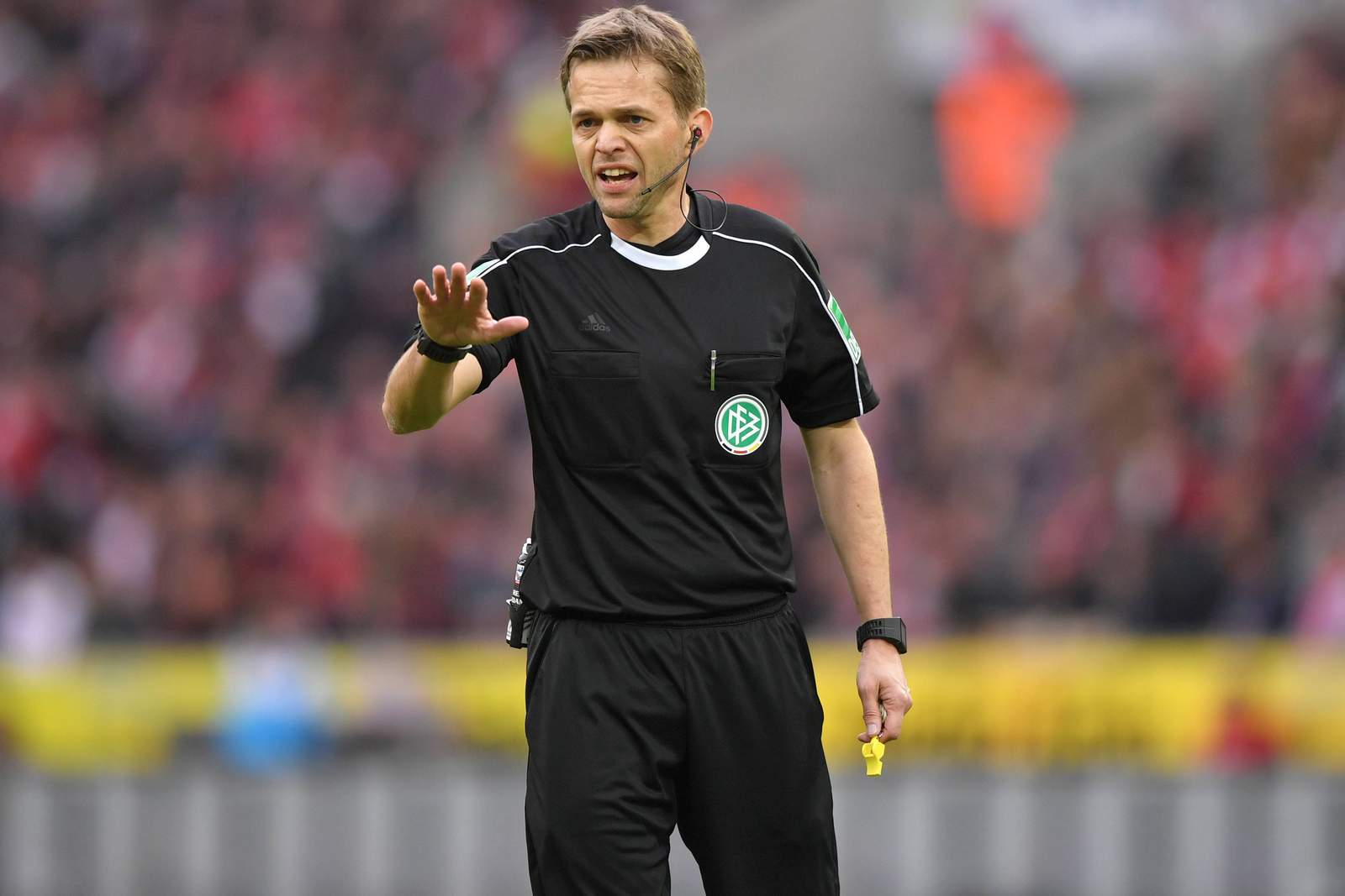jochen drees schiedsrichter 3.liga Schiedsrichter Jochen Drees beim Spiel der 3. Liga