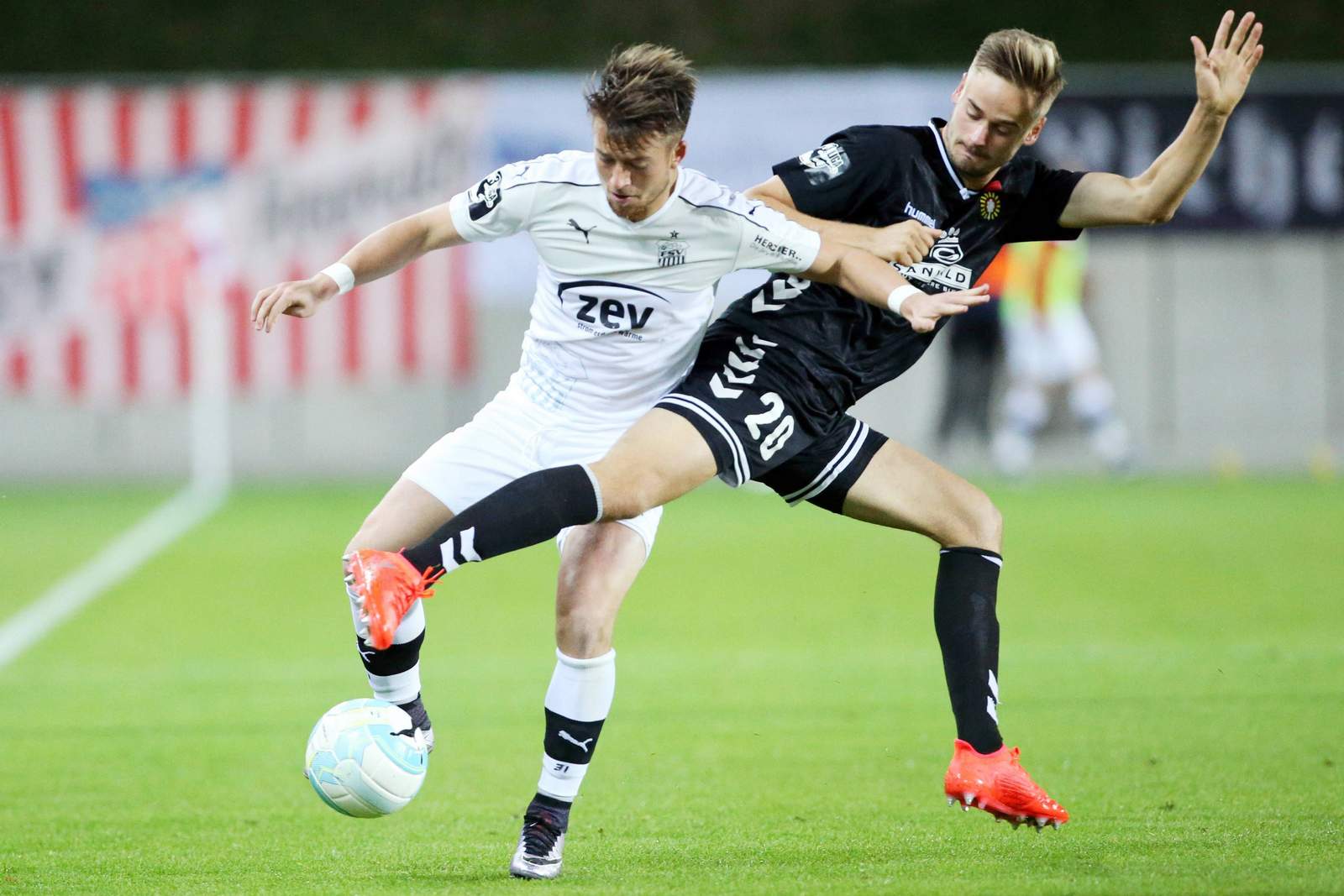 Göbel Röser Großaspach Zwickau 3.Liga Zweikampf zwischen Patrick Göbel und Lucas Röser. Jetzt auf Großaspach gegen Zwickau wetten!