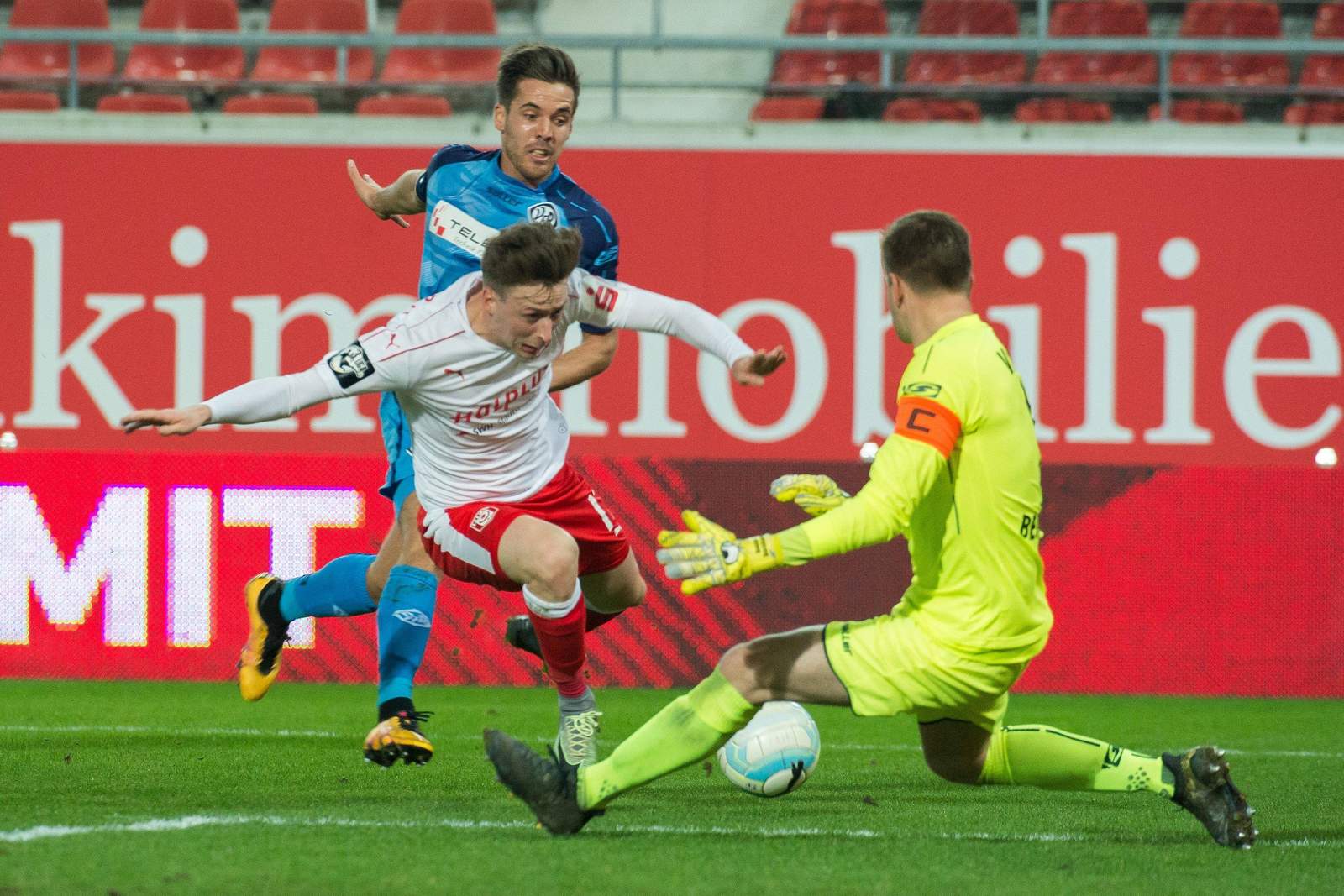 röser halle bernhardt aalen 3.liga Martin Röser im Duell mit Daniel Bernhardt
