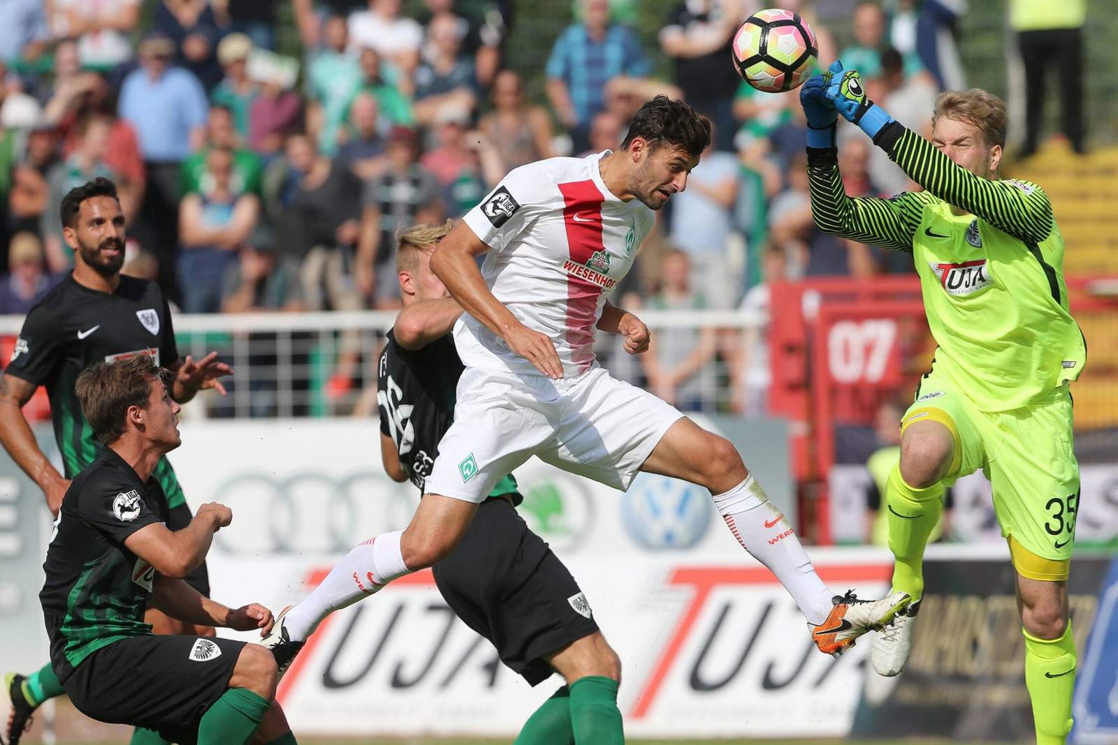 Rehfeldt Schulze Niehues Bremen Münster 3.Liga Torben Rehfeldt im Duell mit Maxi Schulze Niehues. Jetzt auf Bremen II gegen Münster wetten!
