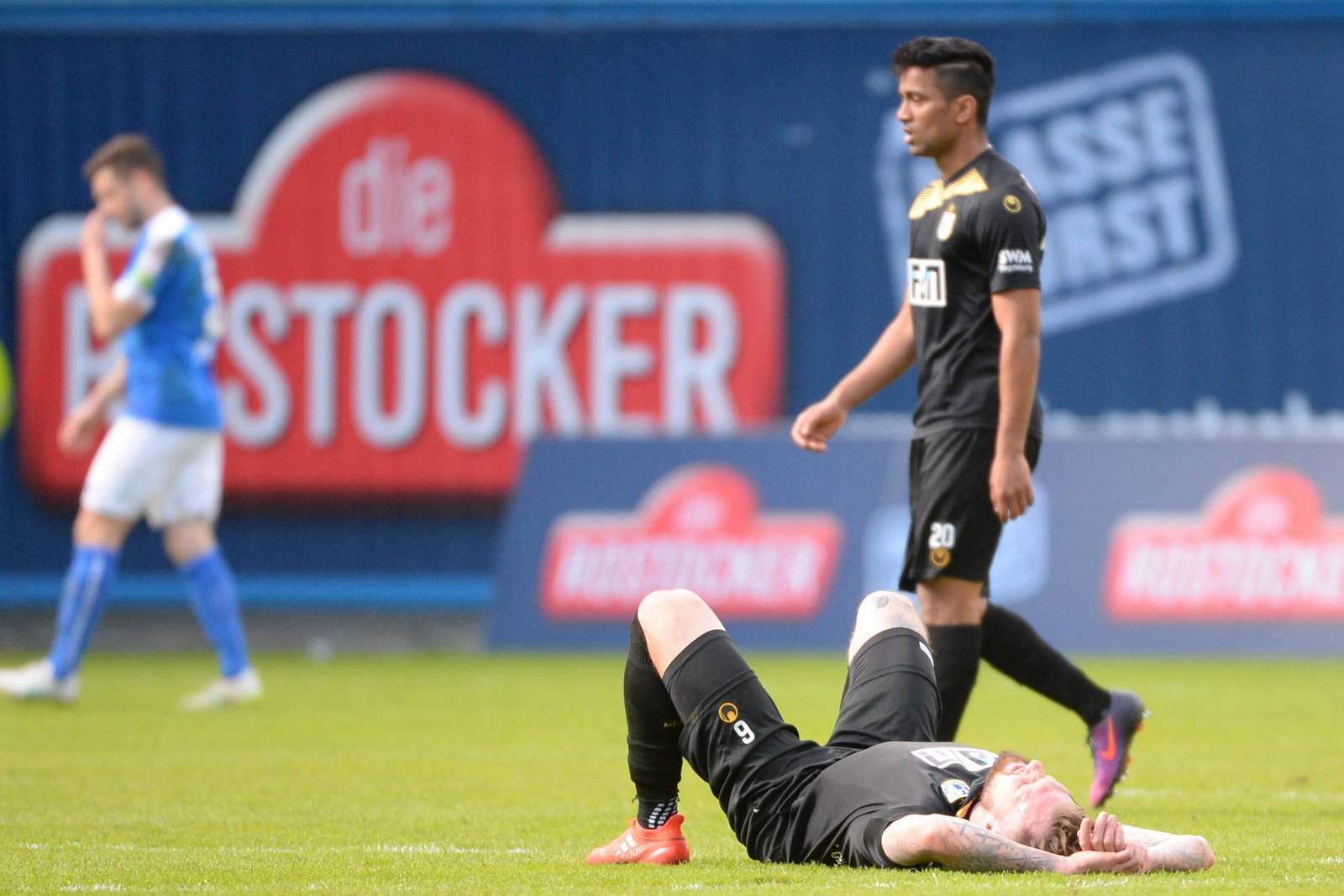 razeek löhmannsröben magdeburg 3.liga Jan Löhmannsröben und Ahmed Wasseem Razeek nach Spiel in Rostock