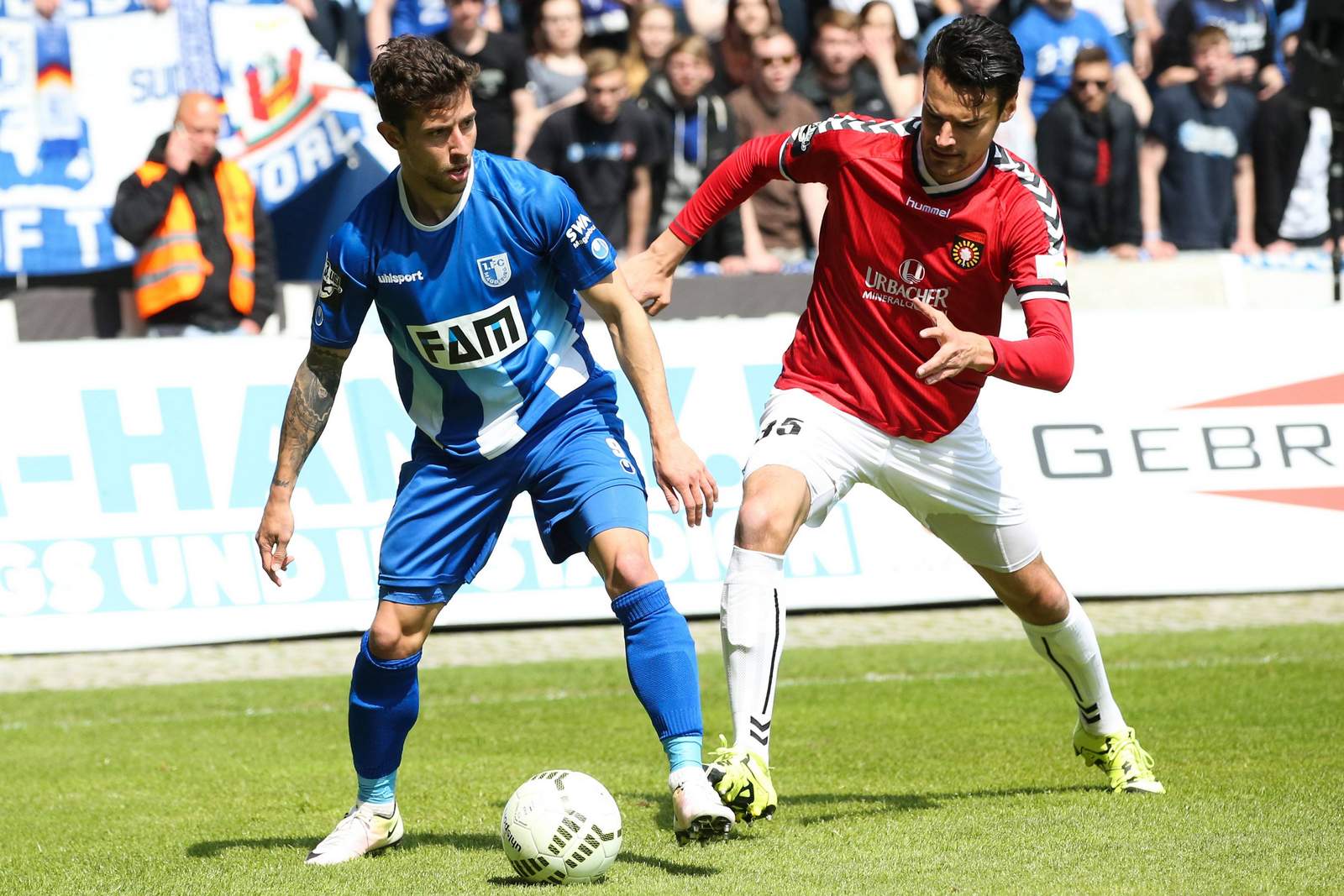 Farrona Pulido Leist Magdeburg Großaspach 3.Liga Zweikampf zwischen Manuel Farrona Pulido und Julian Leist. Jetzt auf Magdeburg gegen Großaspach wetten!