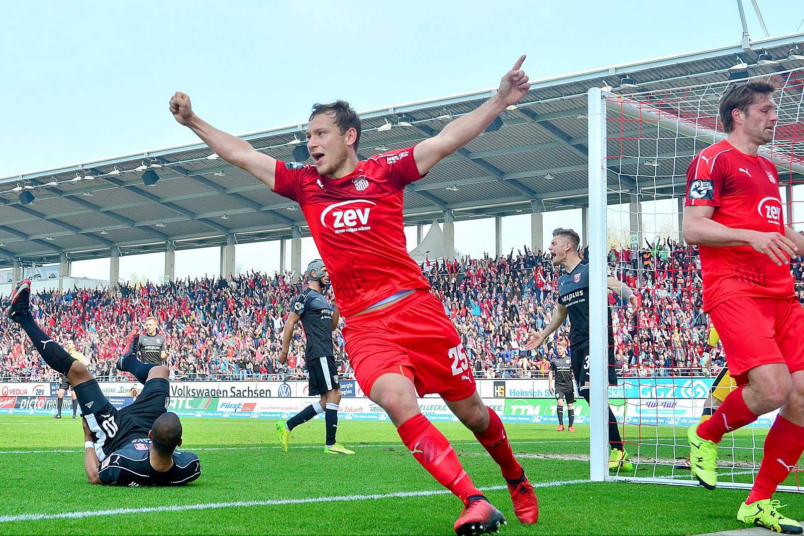dritte liga, fsv zwickau, robert koch Zwickaus Robert Koch setzt zum Jubel an