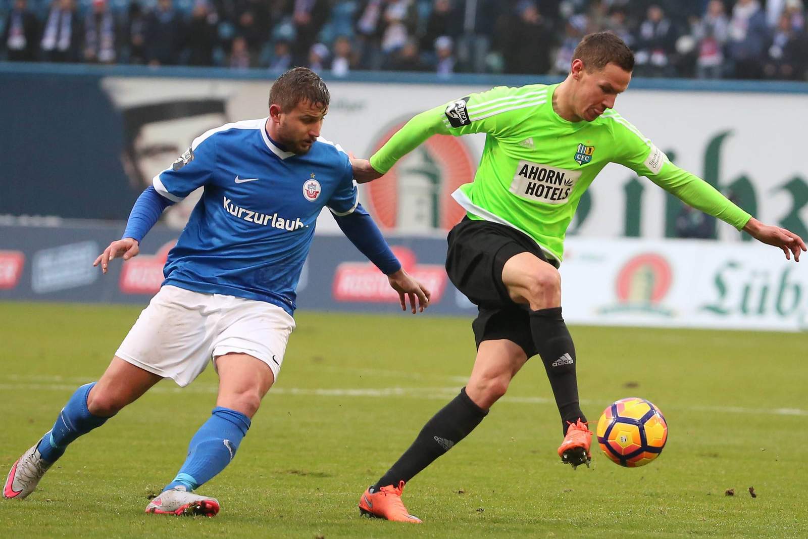 3. Liga CFC Rostock Chemnitz Ziemer Danneberg Marcel Ziemer (Rostock) und Tim Danneberg (Chemnitz) im Duell um den Ball