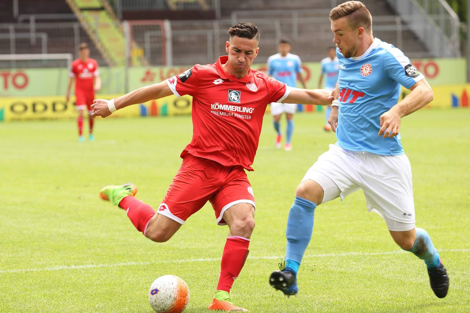 Mounir Bouziane, Mainz II, Hansa rostock, wechsel Mounir Bouiane im Duell mit Jannik Schneider von Fortuna Köln