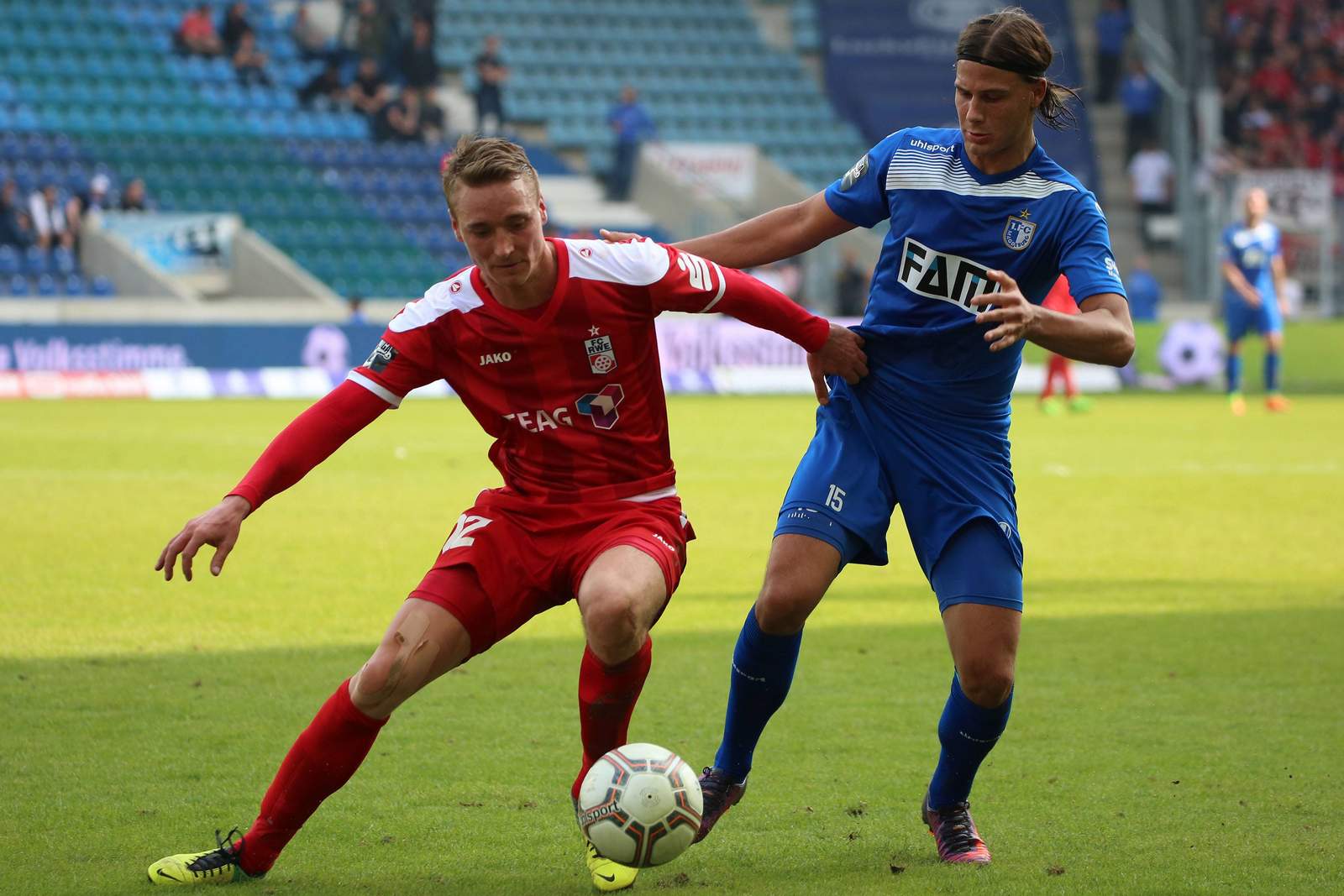 tobias schwede, christoph menz, fc rot-weiss erfurt, 1. fc magdeburg Tobias Schwede vom FCM im Duell mit Erfurts Christoph Menz