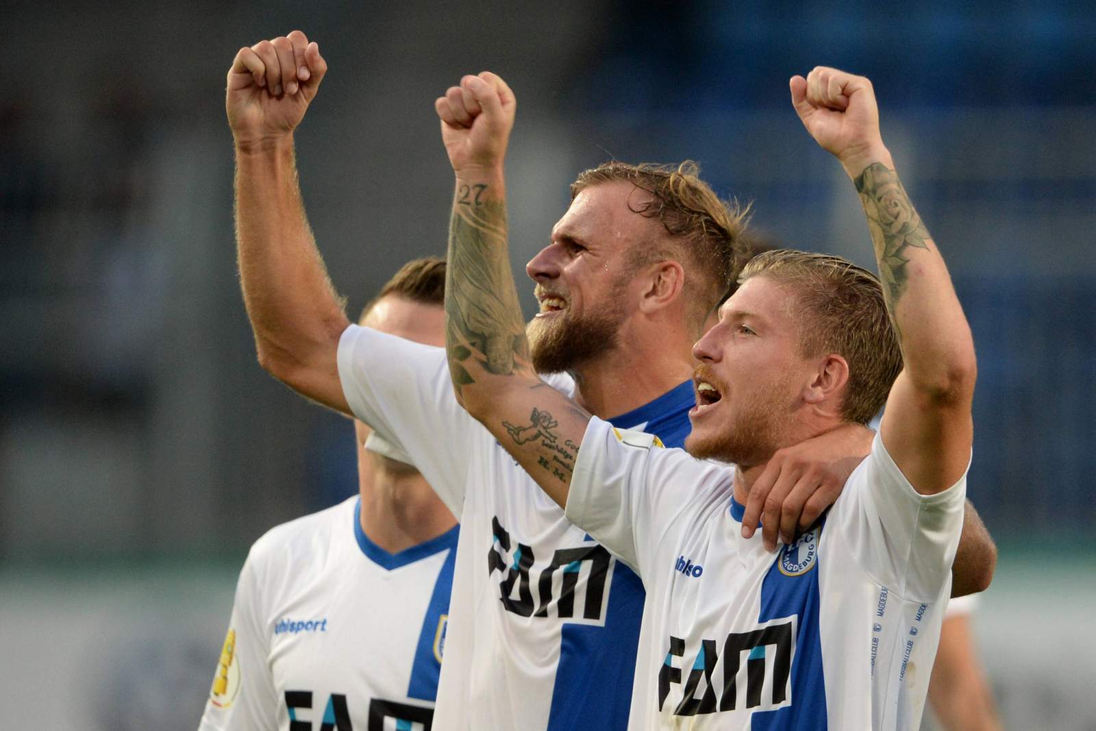 3. Liga Magdeburg Weil Schiller Quoten Aufstieg Magdeburg-Spieler Weil und Schiller jubeln