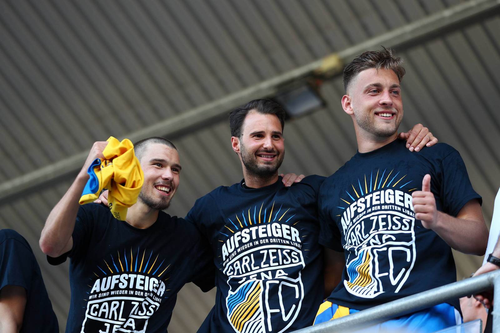 fc carl zeiss jena, 3. liga carl zeiss jena bei den Feiern nach dem geglückten Aufstieg in die dritte liga