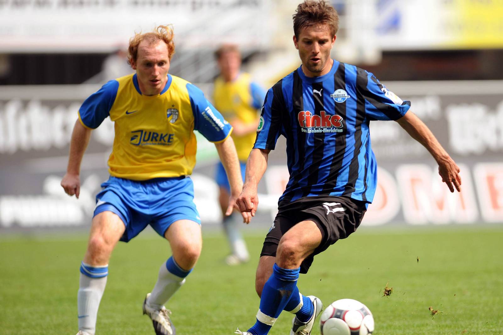 marco riemer, sven krause, carl zeiss jena, sc paderborn, 3. liga Marco Riemer und Sven Krause im Zweikampf. Jetzt auf die Partie Jena gegen Paderborn wetten