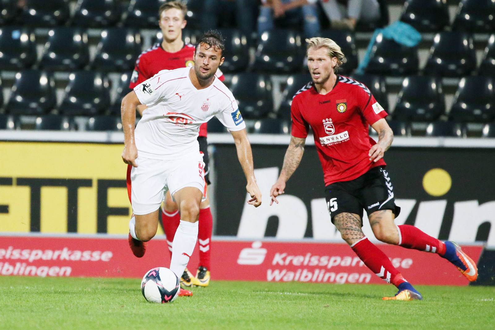 fabian eisele, kai gehring, fsv zwickau, sonnenhof großaspach, 3. liga Fabian Eisele im Duell mit Kai Gehring. Jetzt auf die Partie FSV Zwickau gegen Sonnenhof Großaspach wetten.