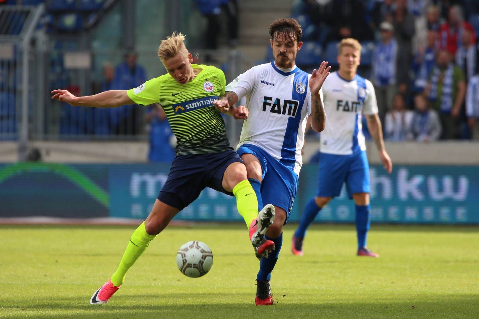willi evseev, dennis erdmann, hansa rostock, 1. fc magdeburg, 3. liga Willi Evseev im Duell mit Dennis Erdmann.
