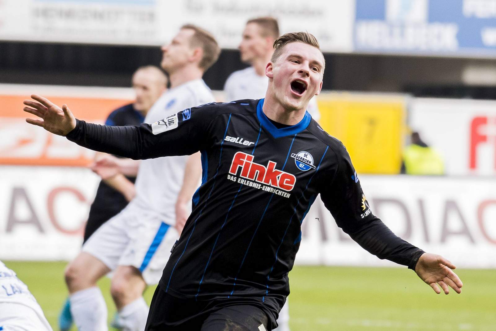 3.liga paderborn ritter Marlon Ritter jubelt nach Eckballtor gegen Lotte