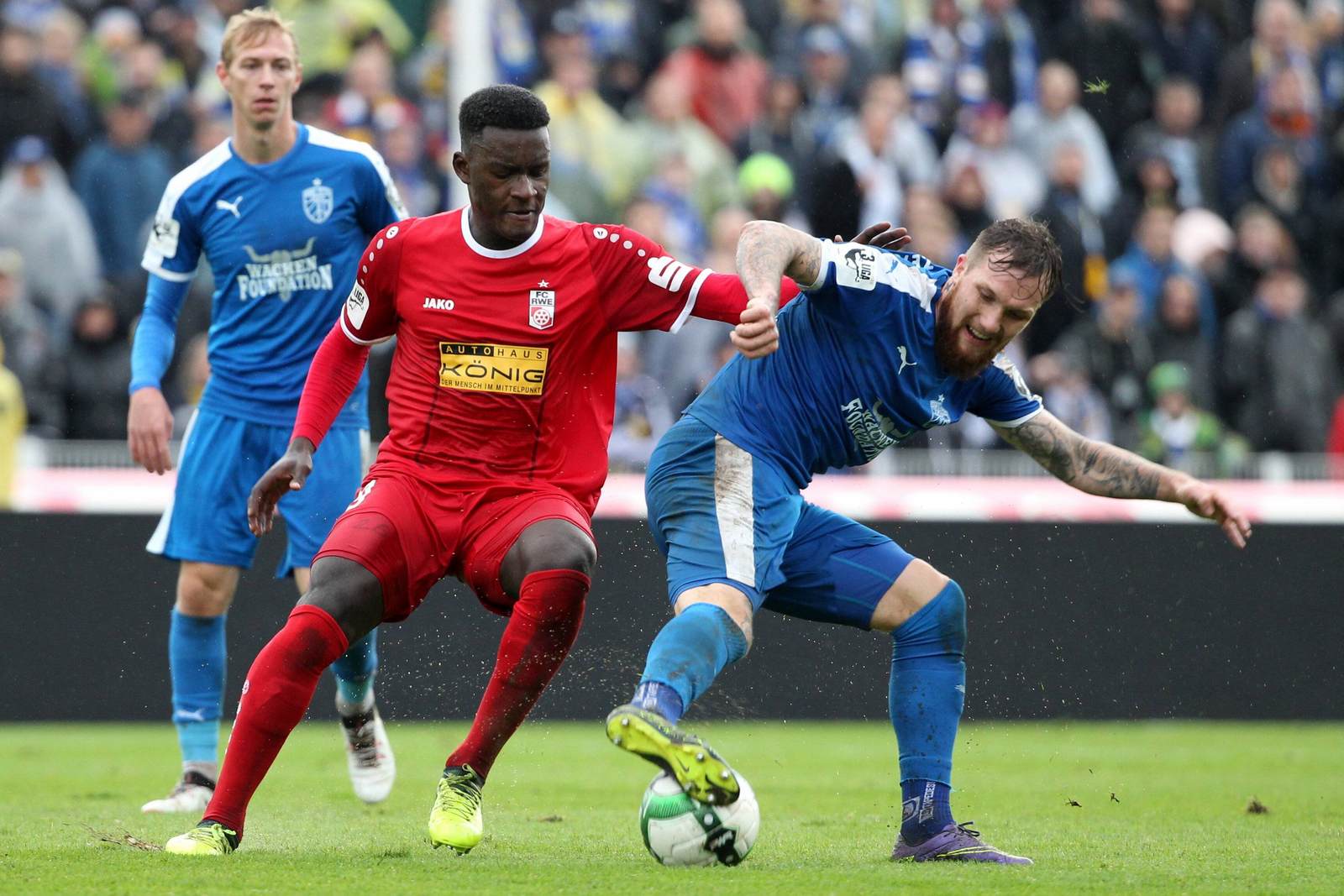 merveille biankadi, jan löhmannsröben, rot weiss erfurt, carl zeiss jena, 3. liga Merveille Biankadi im Duell mit Jan Löhmannsröben.