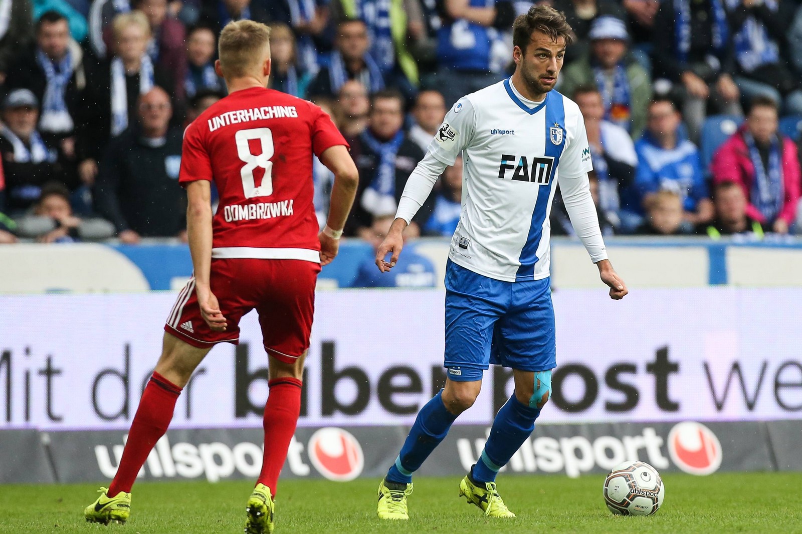 Christian Beck, 1. FC Magdeburg, Max Dombrowka, Unterhaching. 3. Liga Christian Beck vom 1. FC Magdeburg gegen Max Dombrowka von Unterhaching