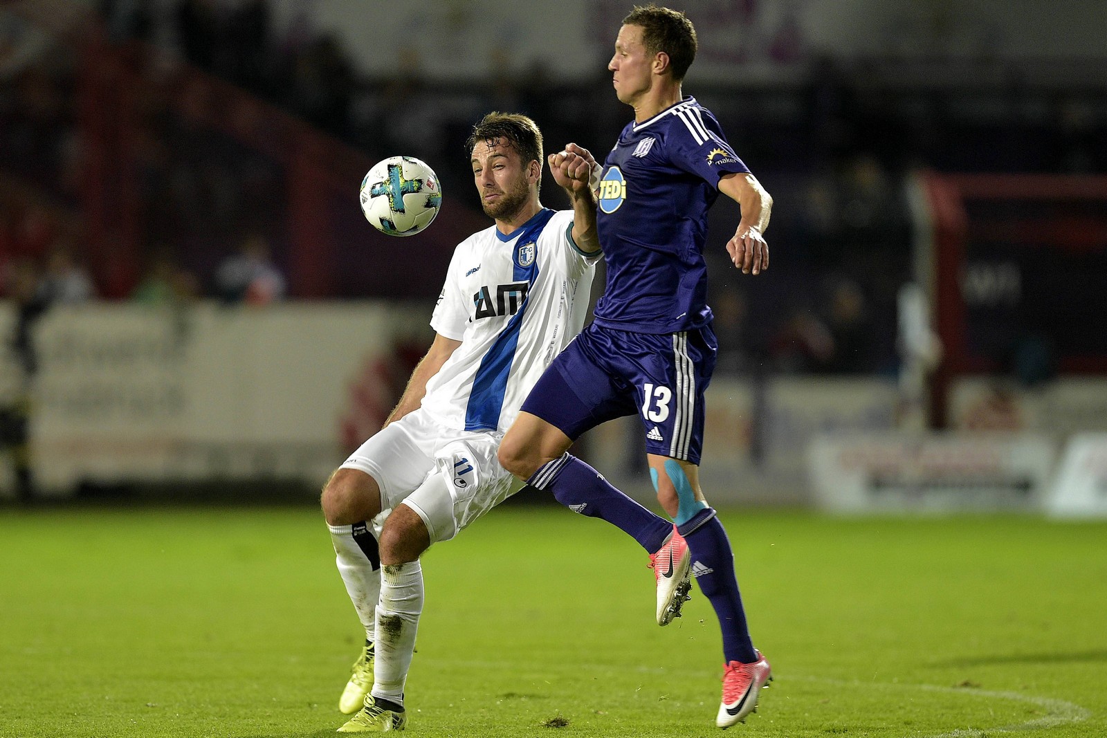 Christian Beck, 1. FC Magdeburg, Tim Danneberg, VfL Osnabrück, 3. liga Christian Beck vom 1. FC Magdeburg gegen Tim Danneberg vom VfL Osnabrück