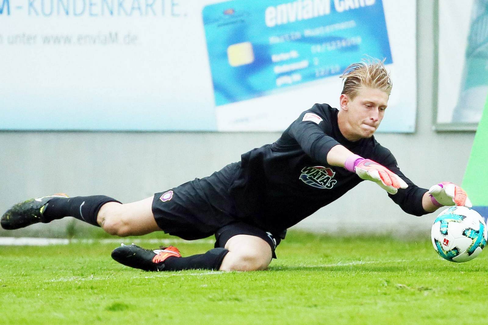 robert jendrusch, erzgebirge aue, 2. bundesliga Robert Jendrusch in Aktion.