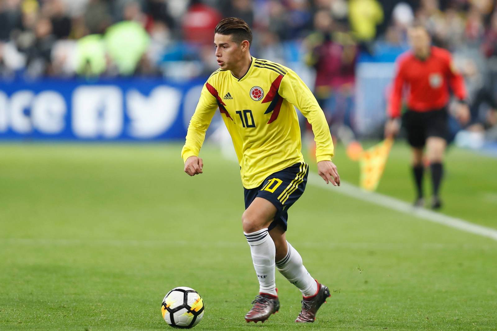 James Rodriguez am Ball für Kolumbien. Jetzt auf die Partie Kolumbien gegen Japan wetten