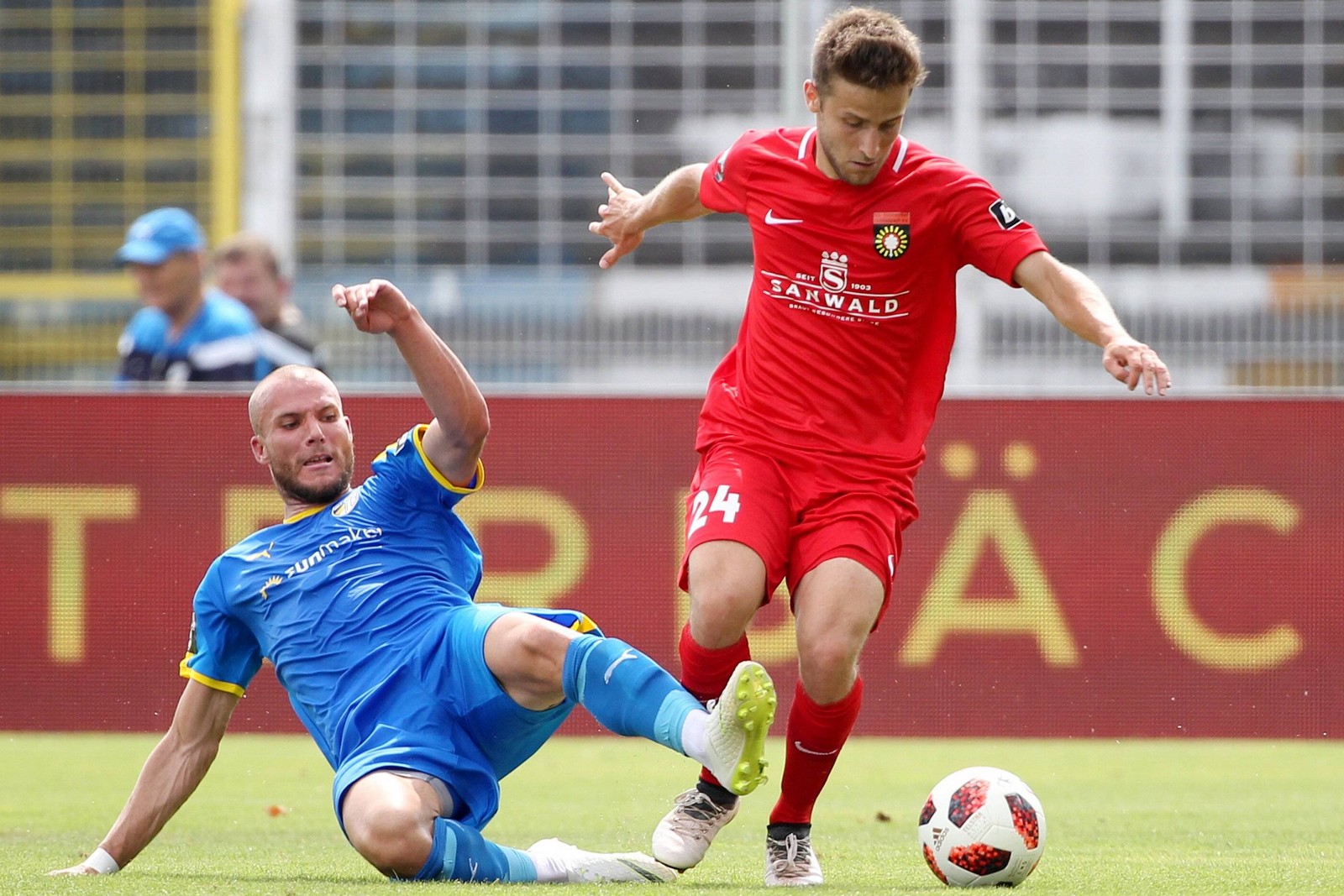 Yannick Thermann, Sonnenhof Großaspach, Manfred Starke, Carl Zeiss Jena, 3. liga Yannick Thermann von Sonnenhof Großaspach gegen Manfred Starke von Carl Zeiss Jena