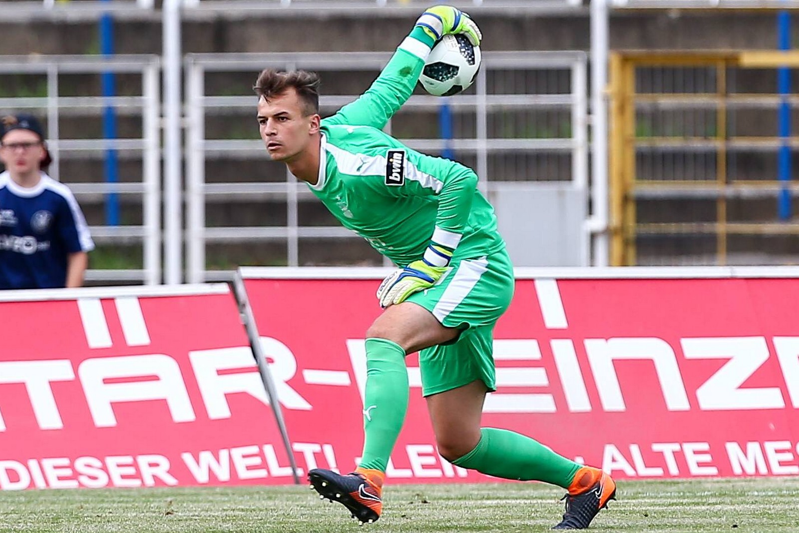 3. liga, fsv zwickau, matti kamenz Matti Kamenz beim Abwurf.