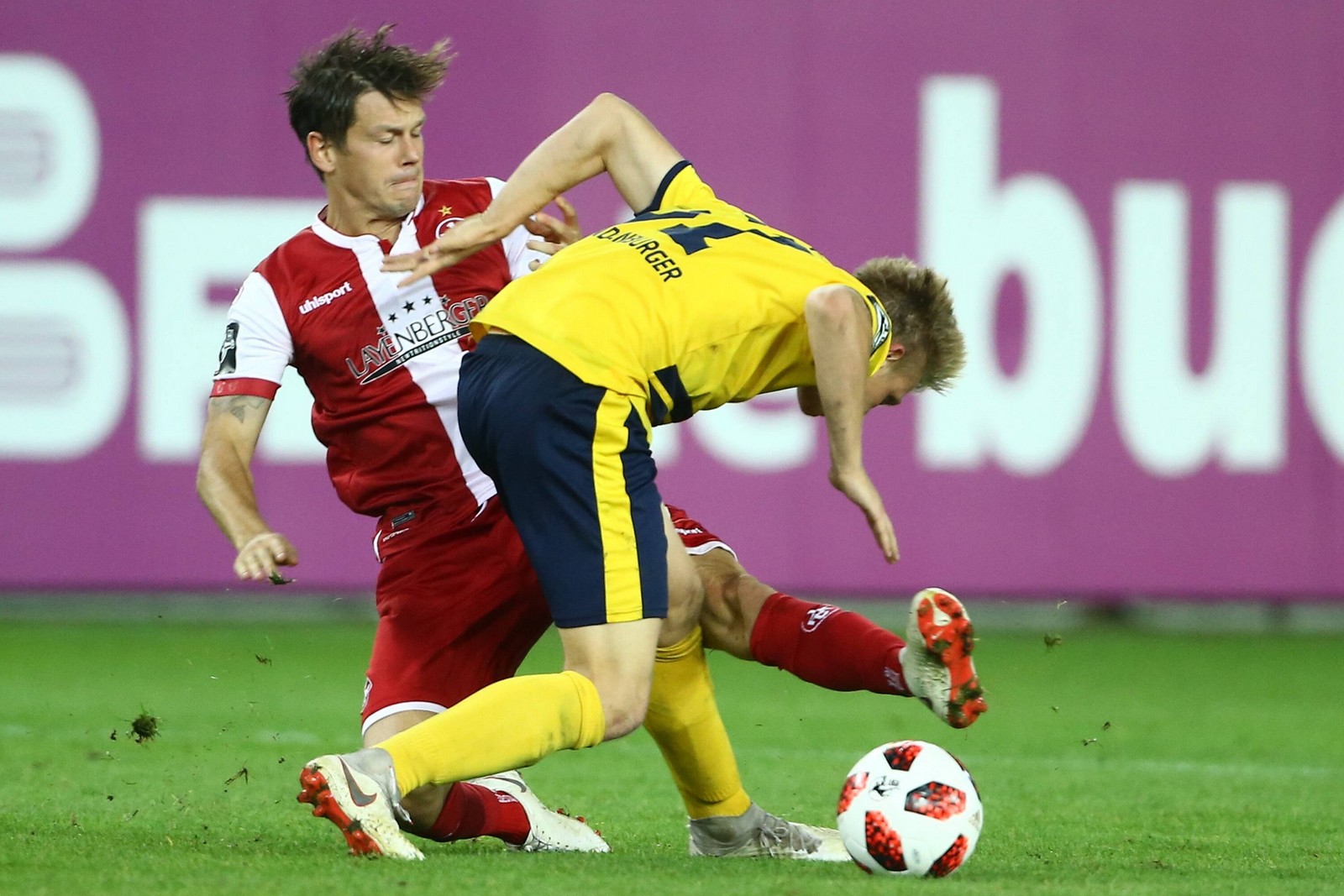 mads albaek, 1. fc kaiserslautern, 3. liga Wieder kein Sieg für Mads Albaek (l.) und den FCK.