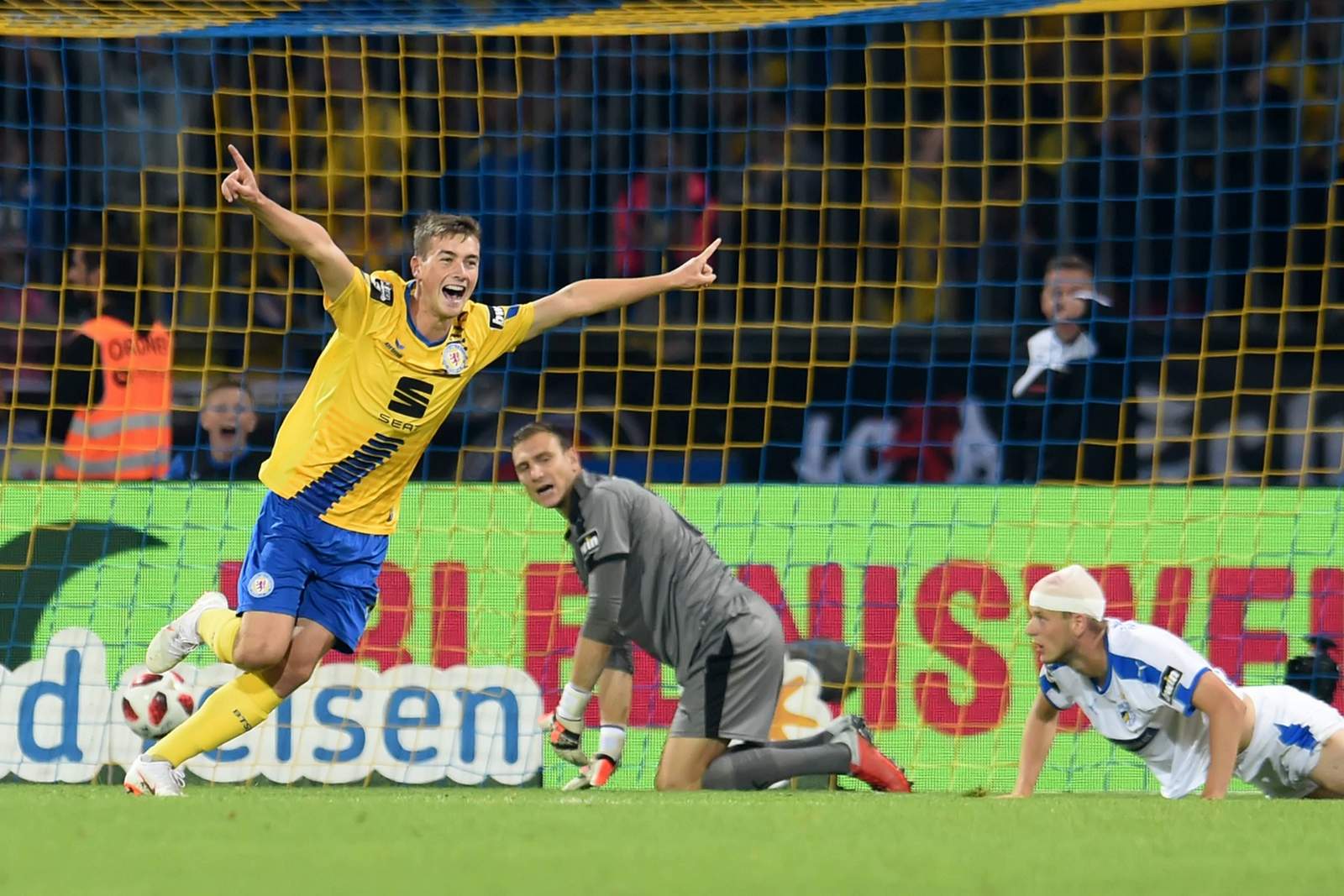 otto braunschweig 3.liga Yari Otto jubelt nach Tor für Braunschweig gegen Jena