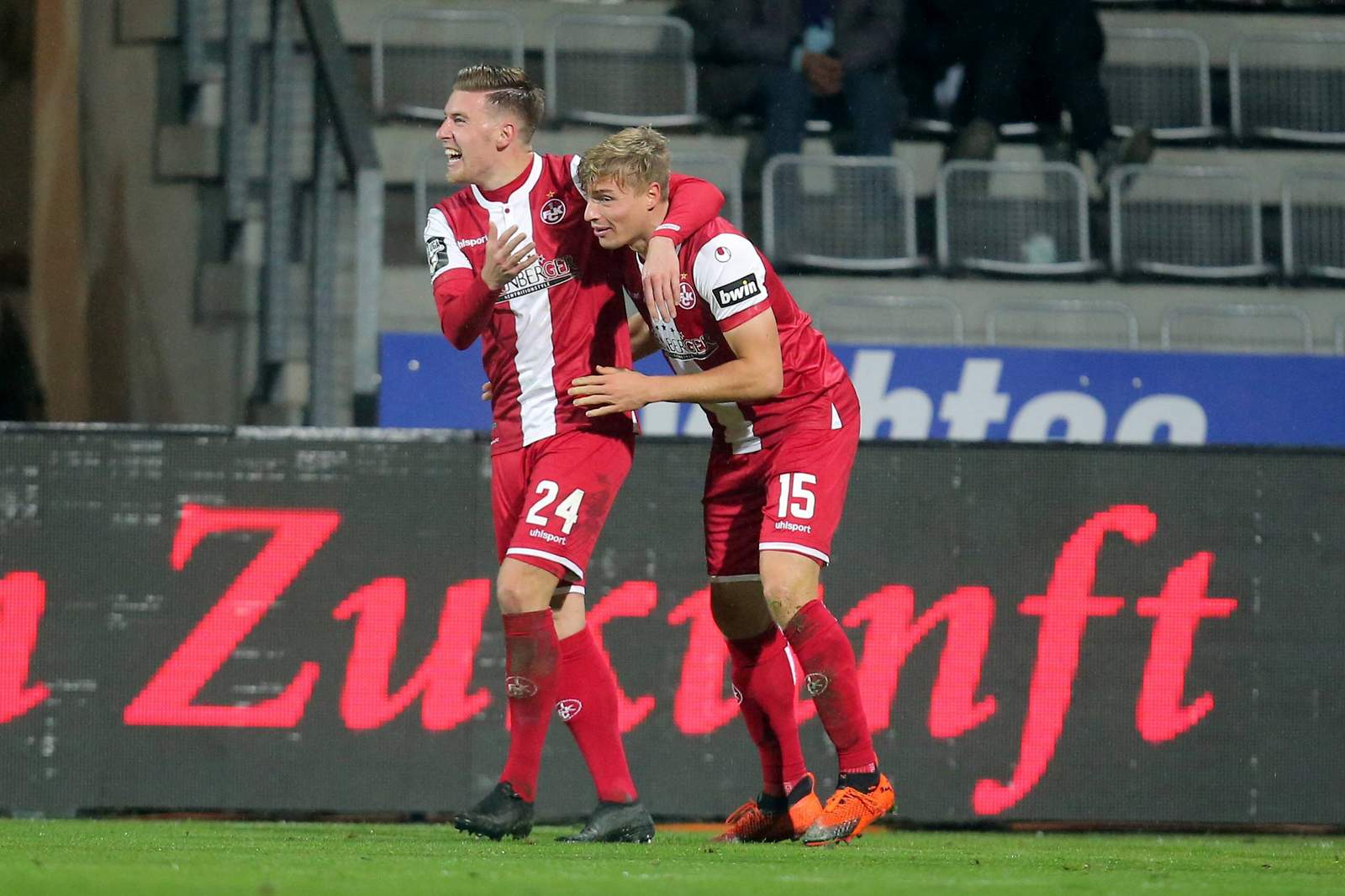 3. Liga, 1. FC Kaiserslautern, Christian Kühlwetter, Elias Huth Kühlwetter bejubelt Huths Siegtreffer, den er selbst vorbereitete.