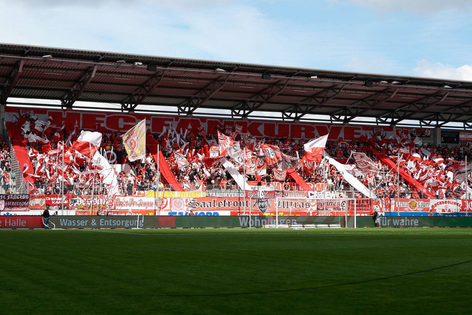 hallescher fc, hfc, 3. liga Hallescher FC Fans in Aktion