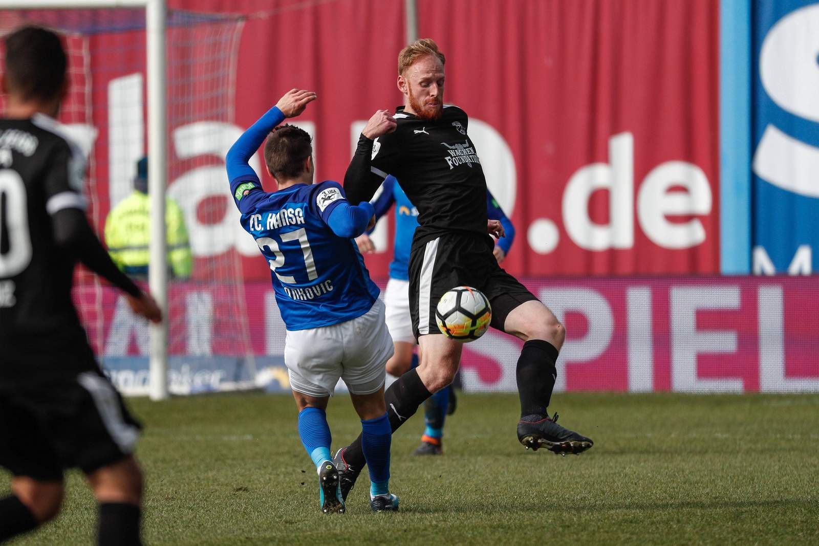 3. Liga, Hansa Rostock, Vladmir Rankovic, Carl Zeiss Jena, Justin Gerlach Vladimir Rankovic (l.) im Duell um den Ball mit Justin Gerlach.