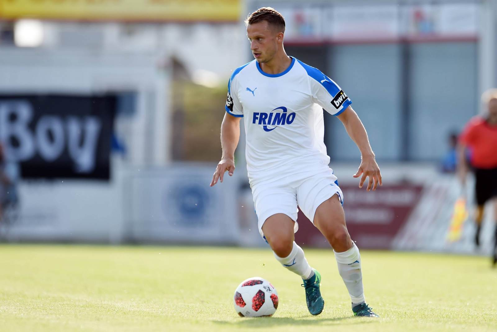 maximilian oesterhelweg, sportfreunde lotte, 3. liga Maximilian Oesterhelweg am Ball für die Sportfreunde Lotte