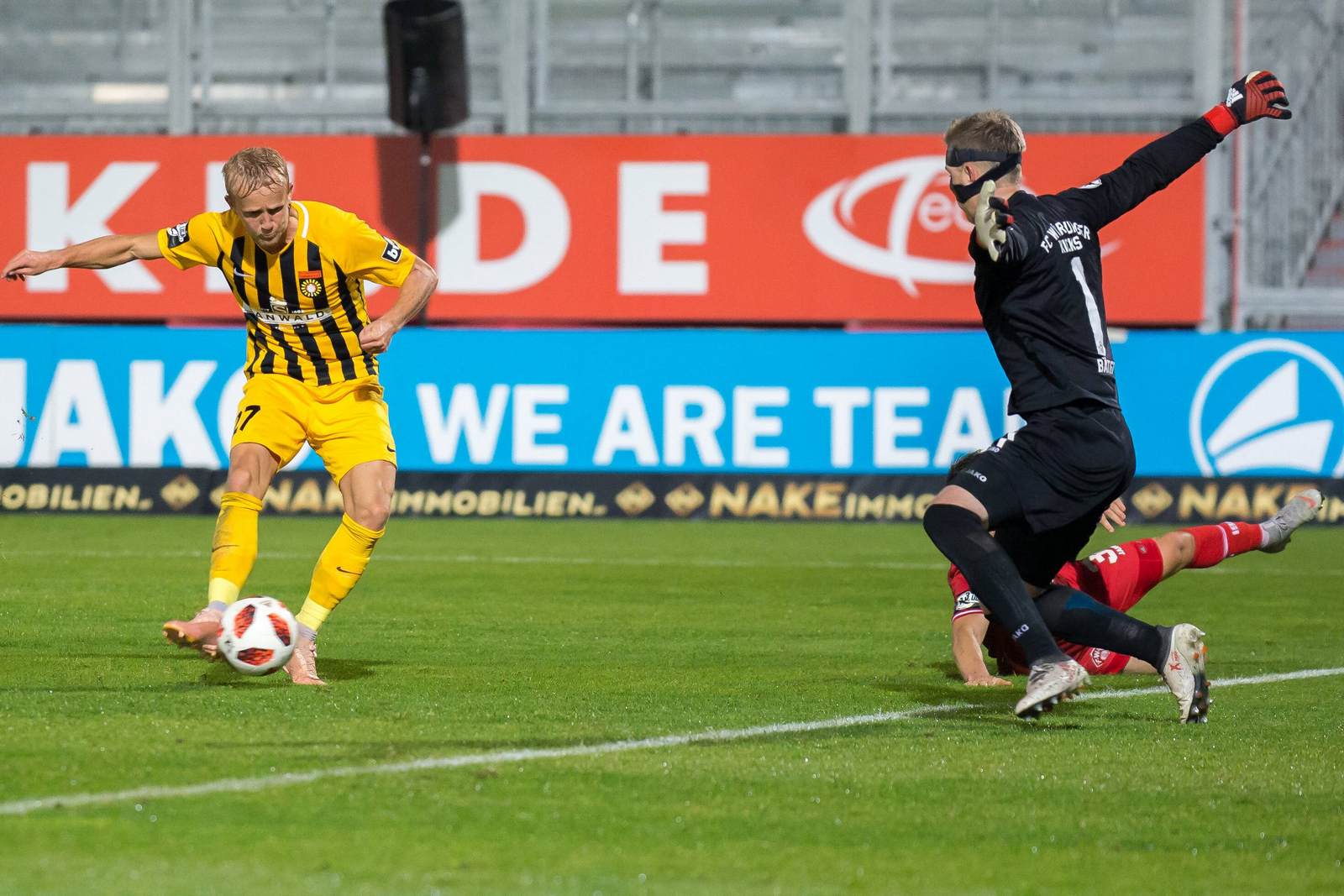 michael vitzthum, sonnenhof großaspach, 3. liga Sonnenhof Großaspachs Michael Vitzthum beim Torschuss