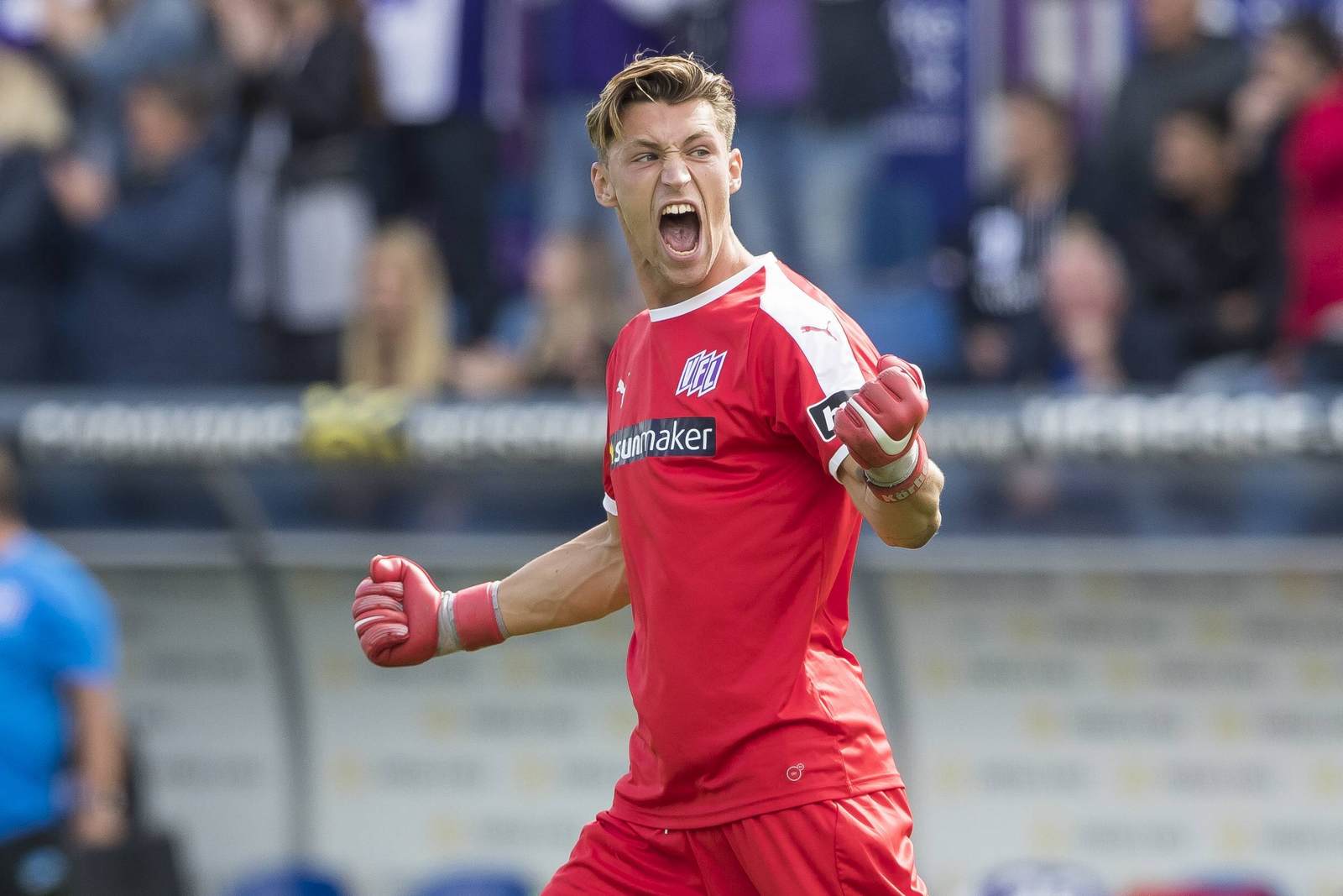 3. Liga, VfL Osnabrück Nils Körber bejubelt das nächste Zu-Null-Spiel.