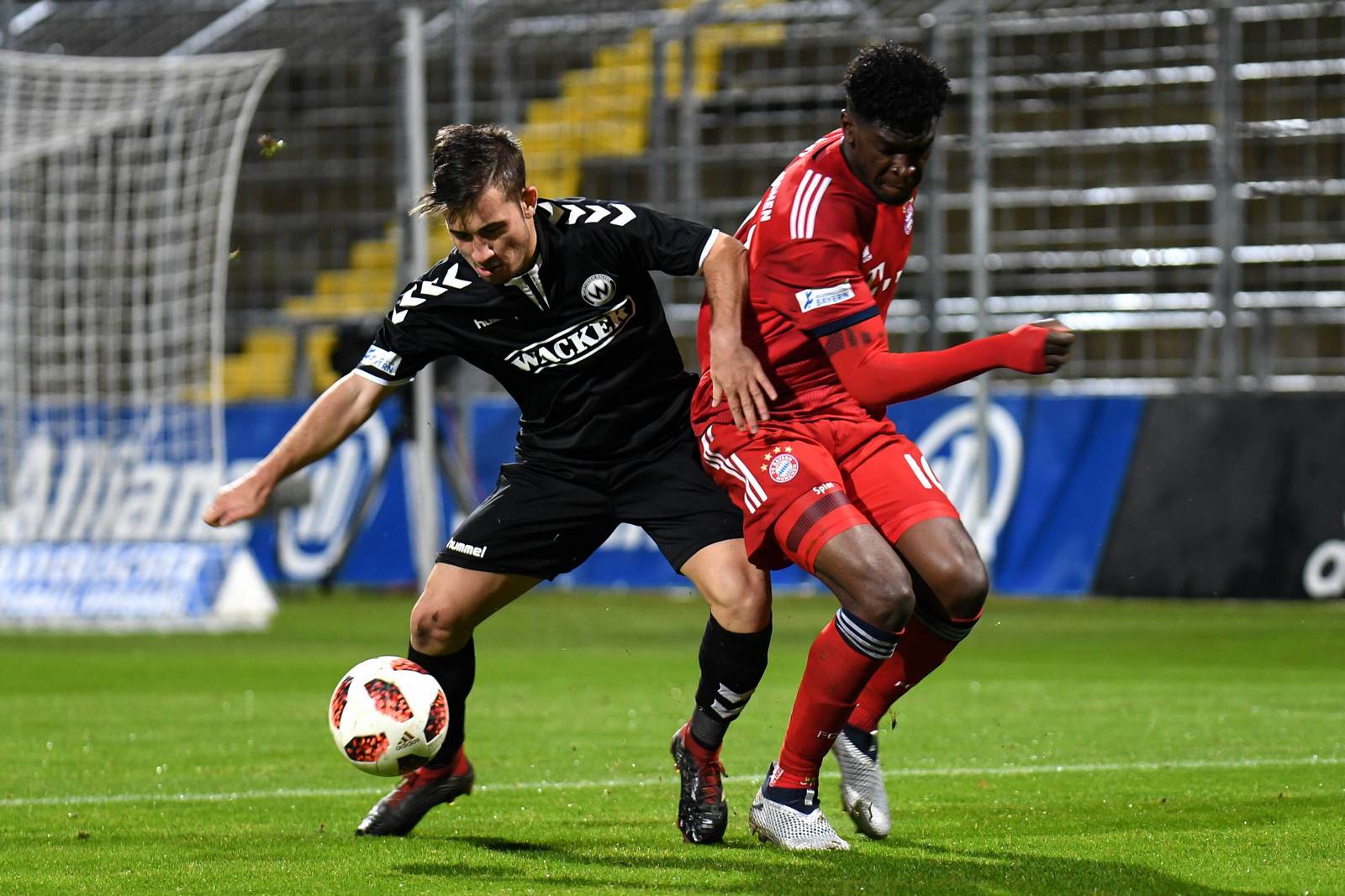 can coskun, okyere wriedt, wacker burghausen, fc bayern 2, regionalliga Can Coskun gegen Okyere Wriedt.