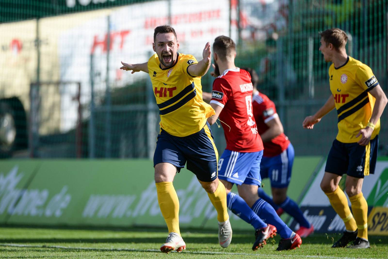 maik kegel, fortuna köln, 3. liga Maik Kegel beschwert sich über den Hachinger Treffer