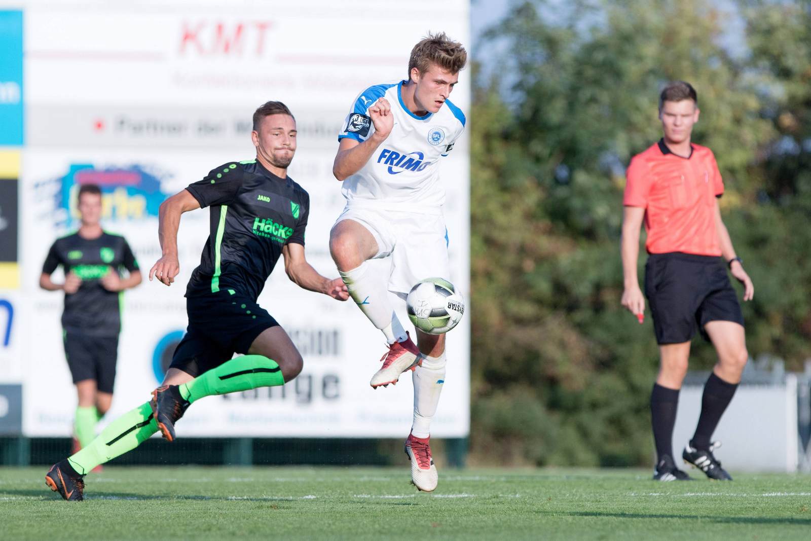 noah plume, sportfreunde lotte, 3. liga Noah Plume am Ball für die Sportfreunde Lotte.