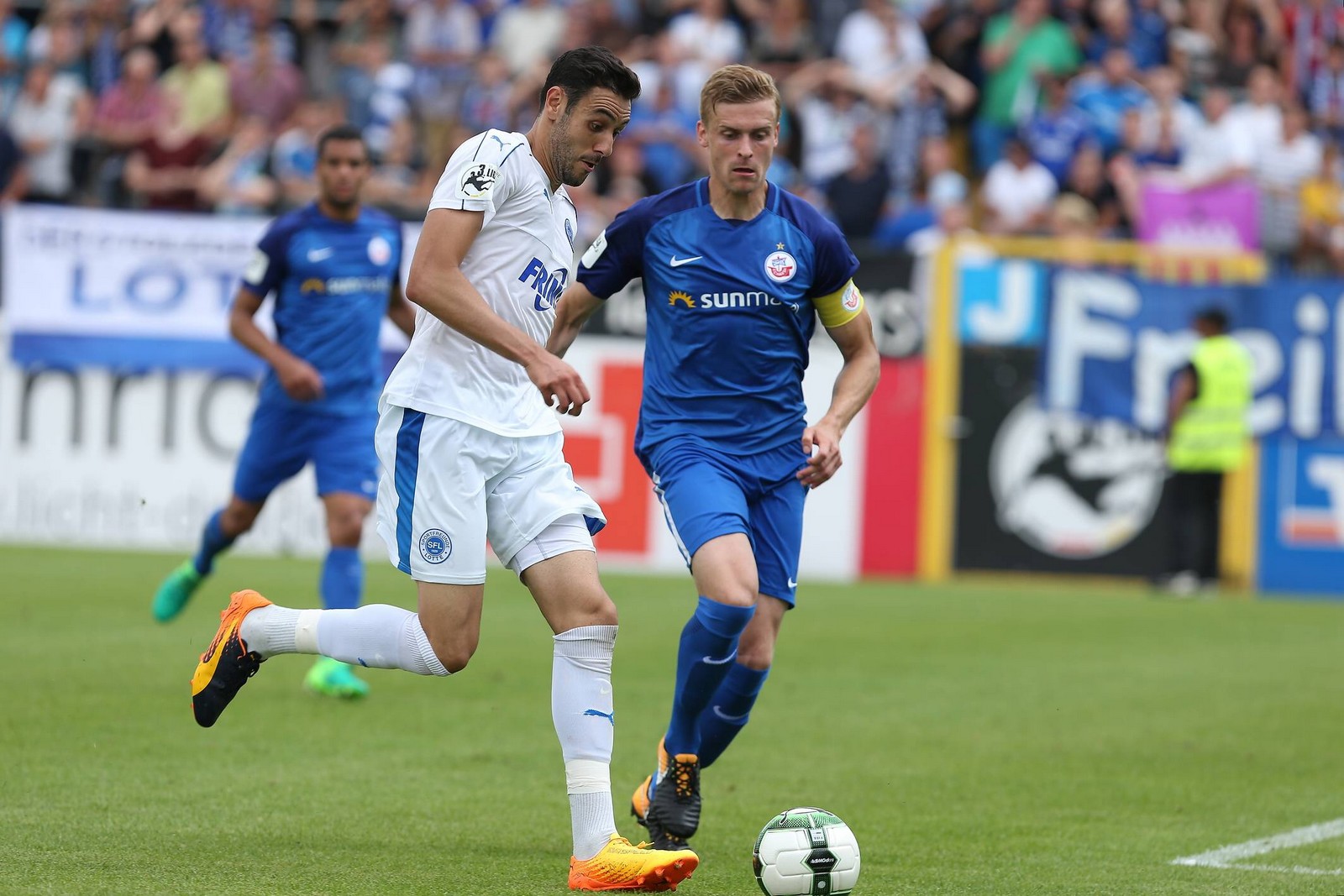 3. liga, hansa rostock, oliver hüsing Oliver Hüsing (r.) im Zweikampf mit Hamadi Al Ghaddioui.