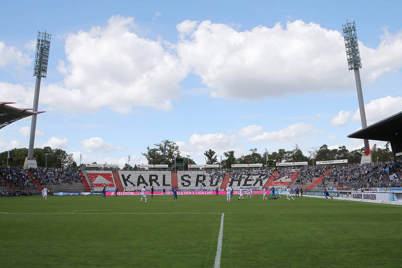 3. Liga, Karlsruher SC, Wildparkstadion Das alte Wildparkstadion versprüht seinen rauen Charme.