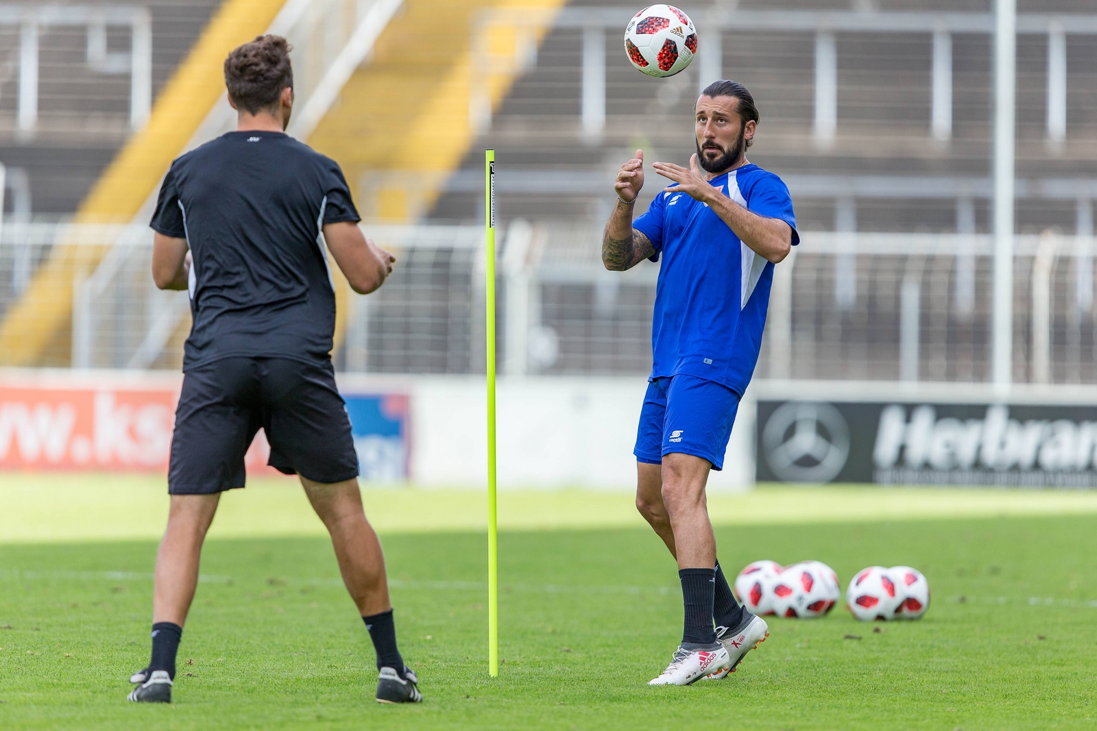 3. liga, kfc uerdingen, dominic maroh Dominic Maroh arbeitet im Training an seiner Kopfballstärke