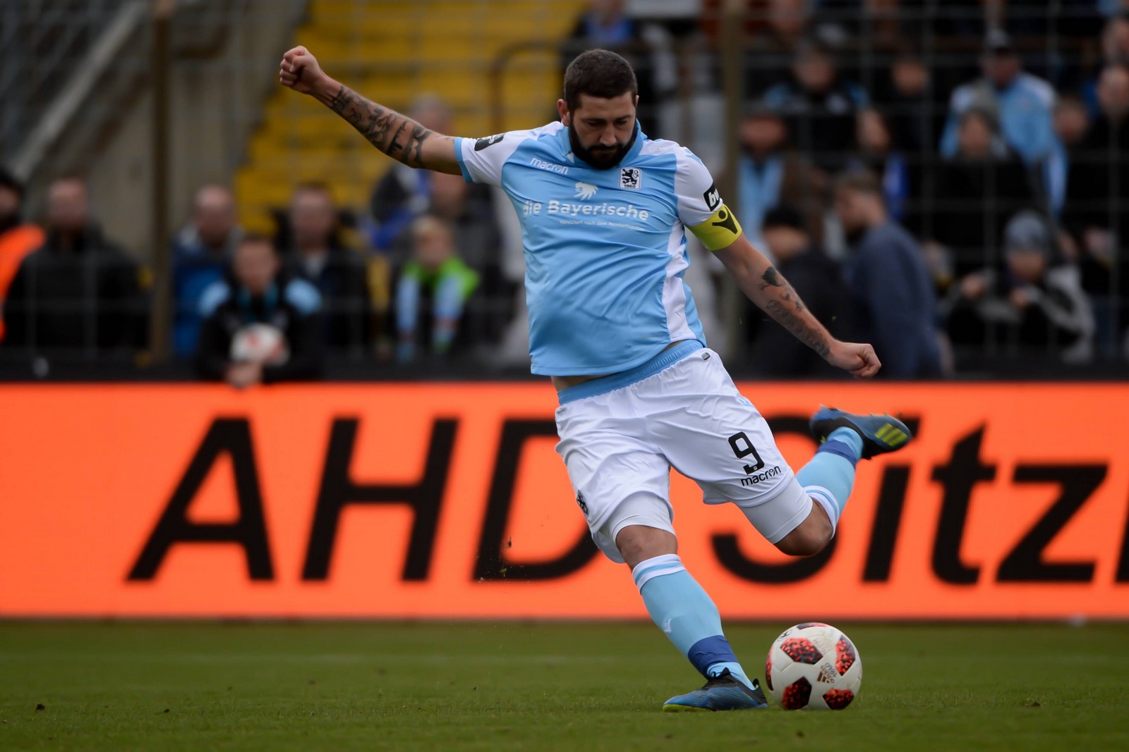 3. liga, 1860 münchen, sascha mölders Ging mit seiner kämpferischen Einstellung gegen Zwickau voraus und riss die Mannschaft mit: Sascha Mölders.