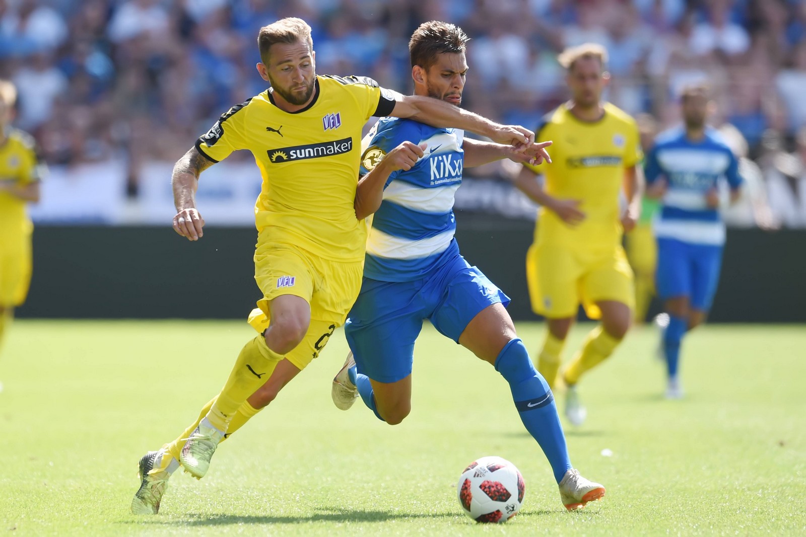 Heider, Osnabrück, Tankulic, Meppen, 3. Liga Marc Heider vom VfL Osnabrück im Zweikamof mit Meppens Luka Tankulic