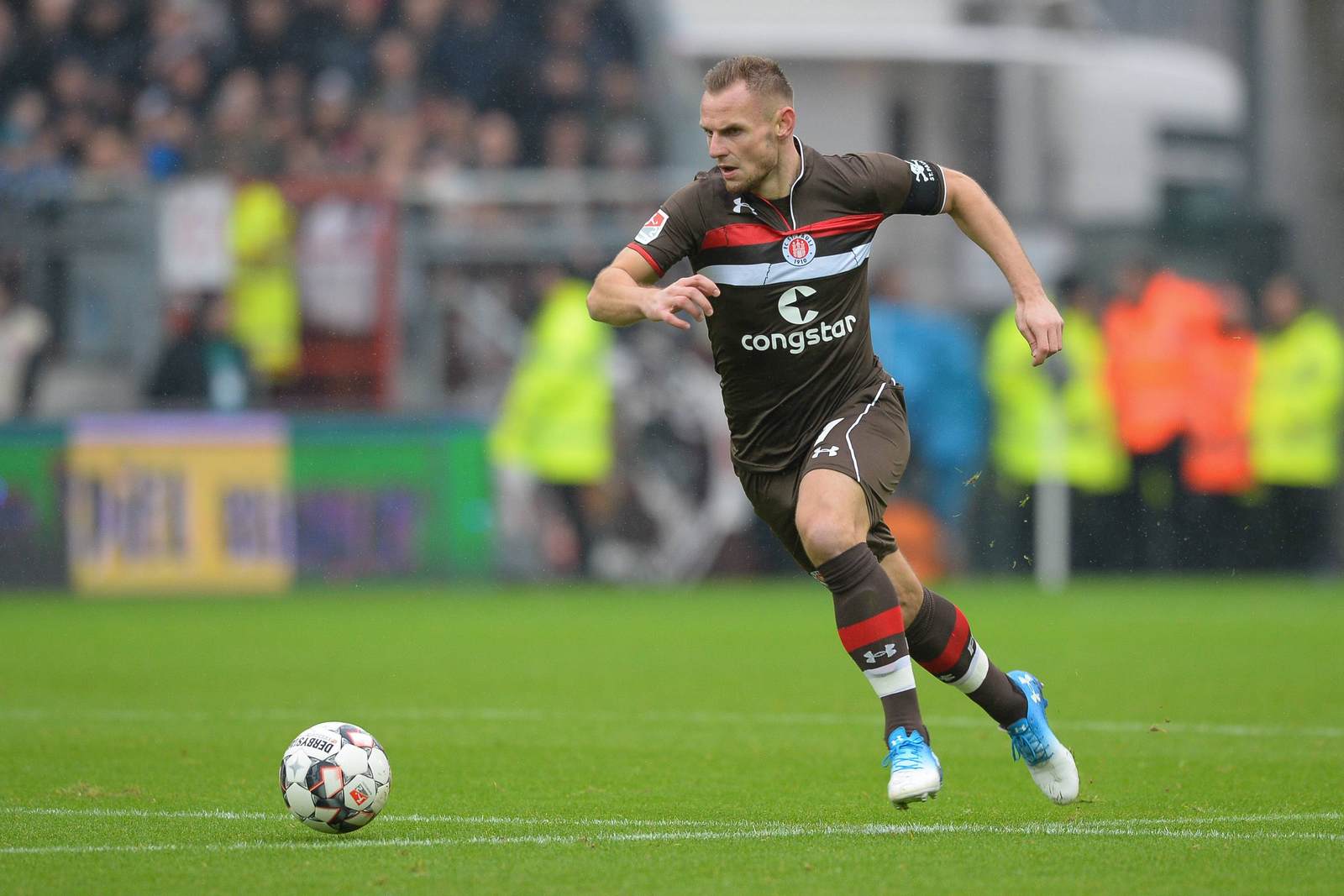 bernd nehrig, fc st pauli, 2. bundesliga Bernd Nehrig am Ball für den FC St Pauli