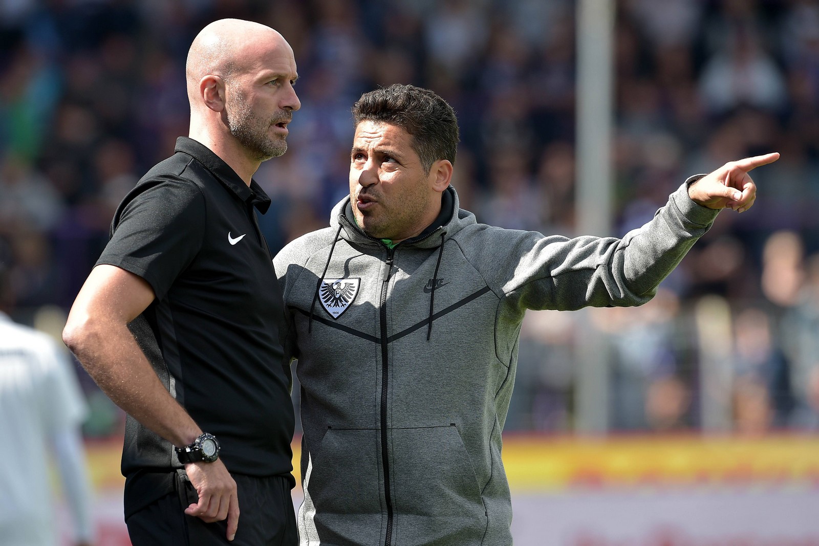 3. liga, preußen münster, marco antwerpen, kurtulus öztürk Marco Antwerpen (l.) im Gespräch mit Kurtulus Öztürk.