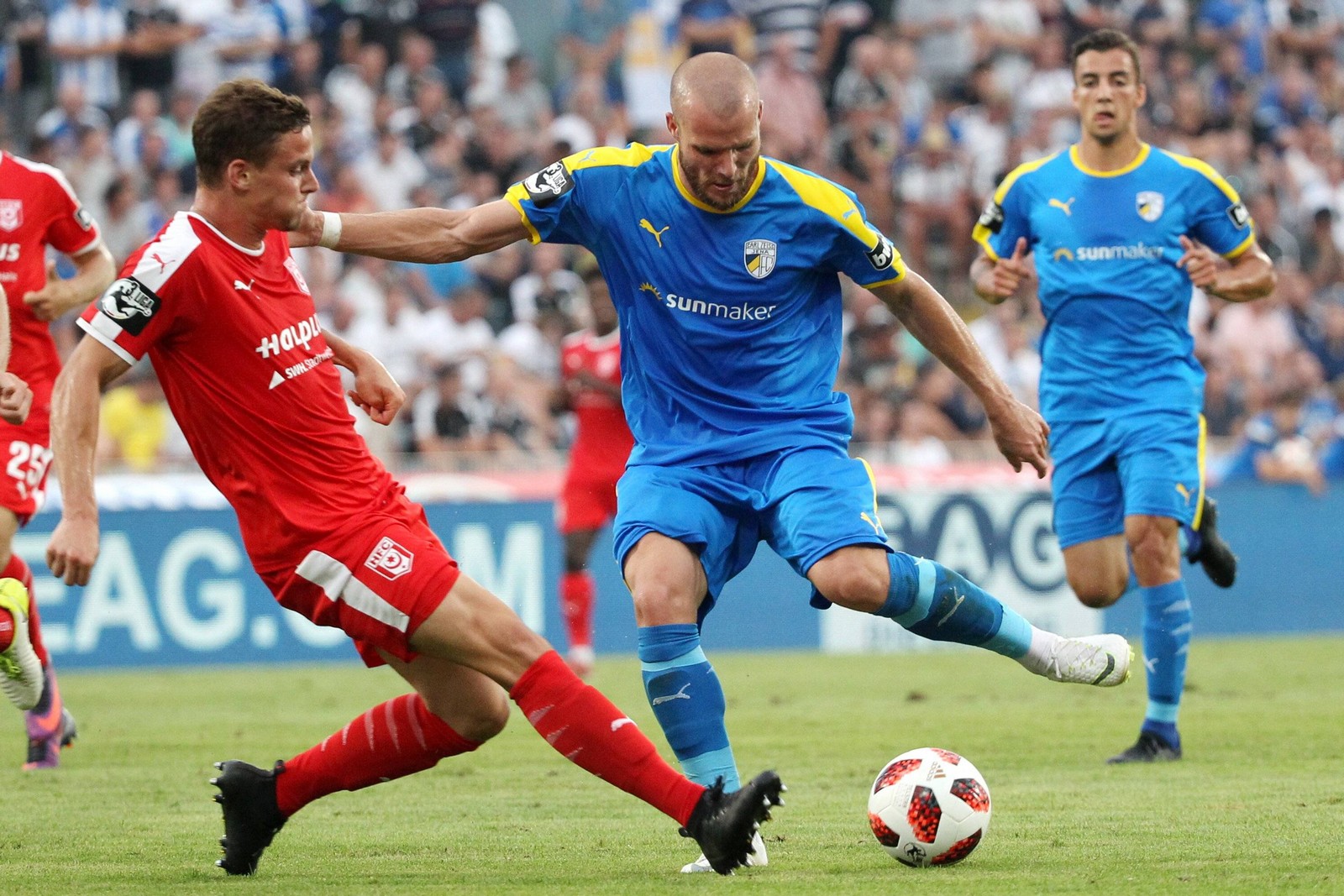 3. liga, halle, moritz heyer, jena, manfred starke Moritz Heyer gegen Manfred Starke.