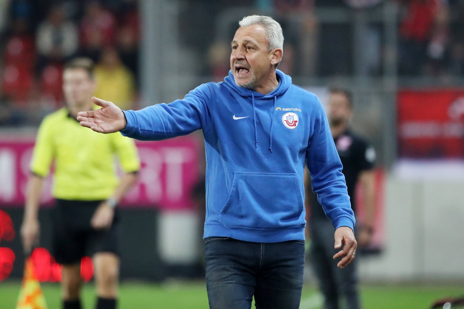 3. liga, hansa rostock, pavel dotchev Pavel Dotchev beim Auswärtsspiel in Halle.