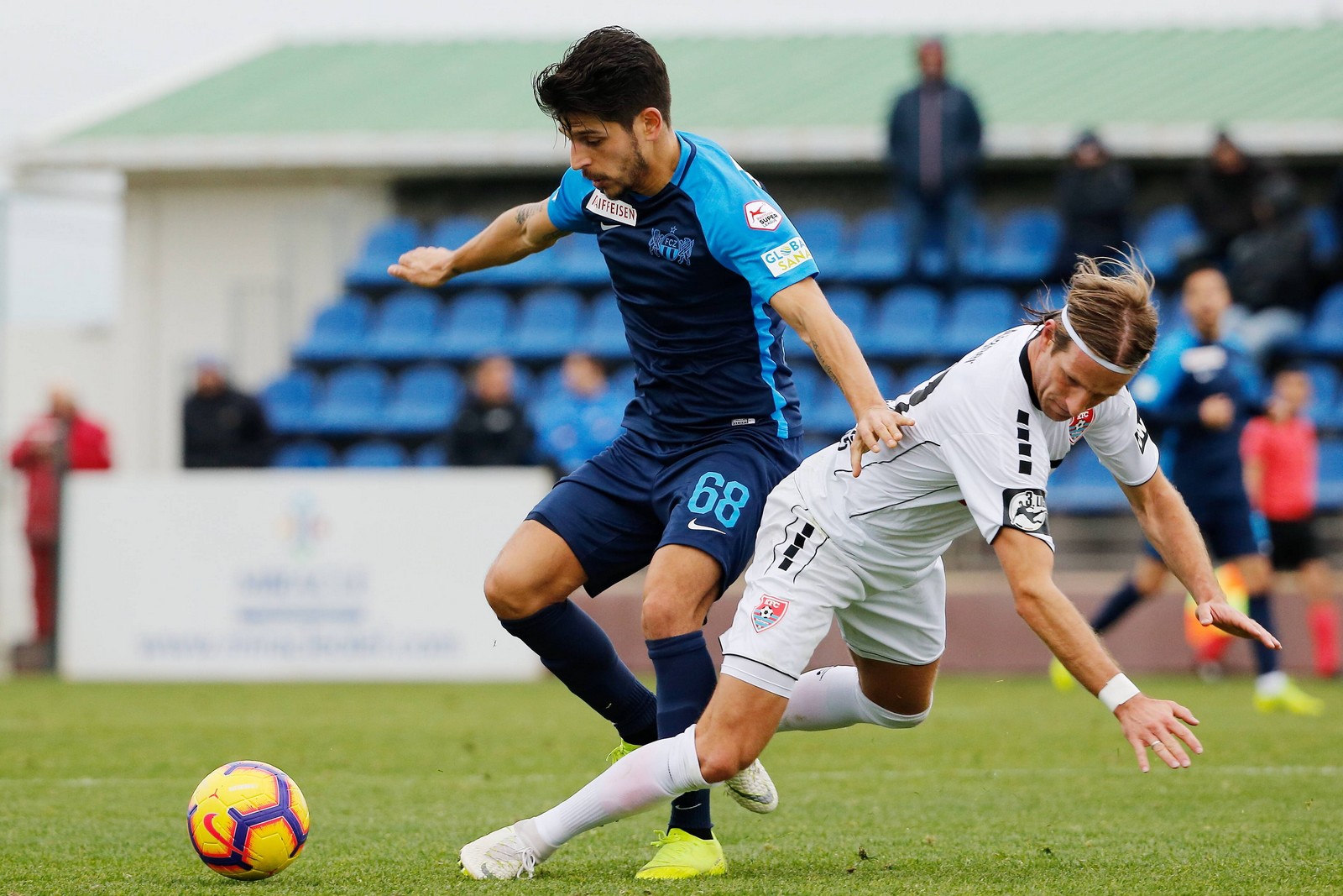 3. liga, kfc uerdingen, roberto rodriguez Roberto Rodriguez (l.) setzt sich gegen Stefan Aigner durch.